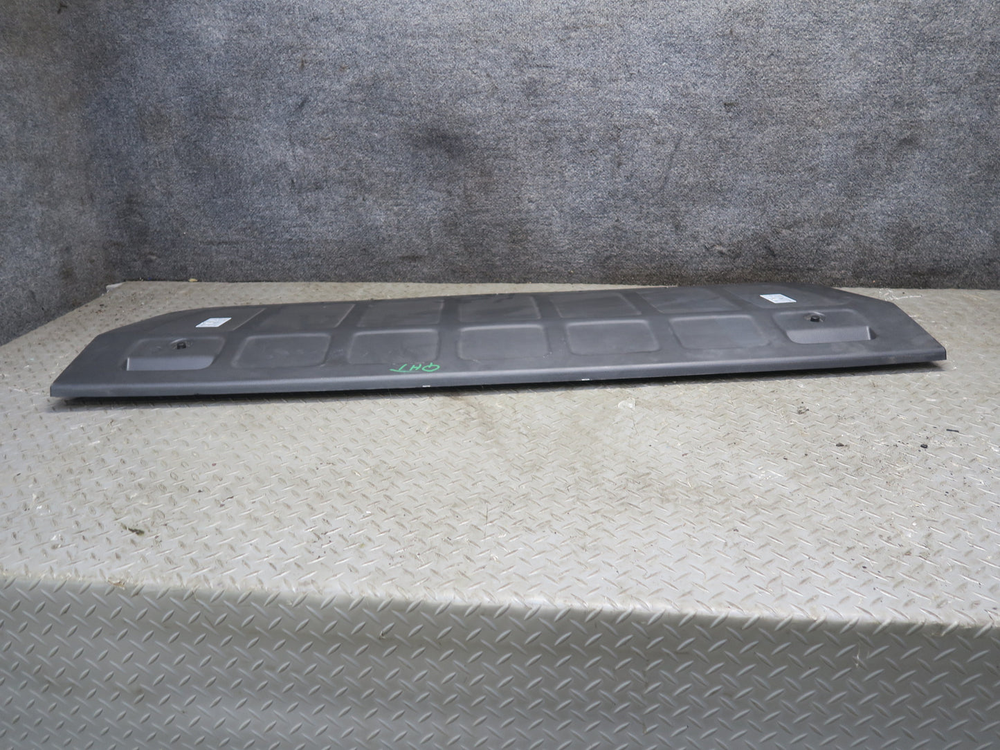 2005-2009 Hummer H2 SUT Rear MID Gate Center Decklid Panel