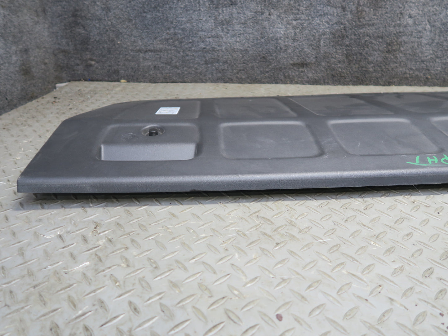 2005-2009 Hummer H2 SUT Rear MID Gate Center Decklid Panel