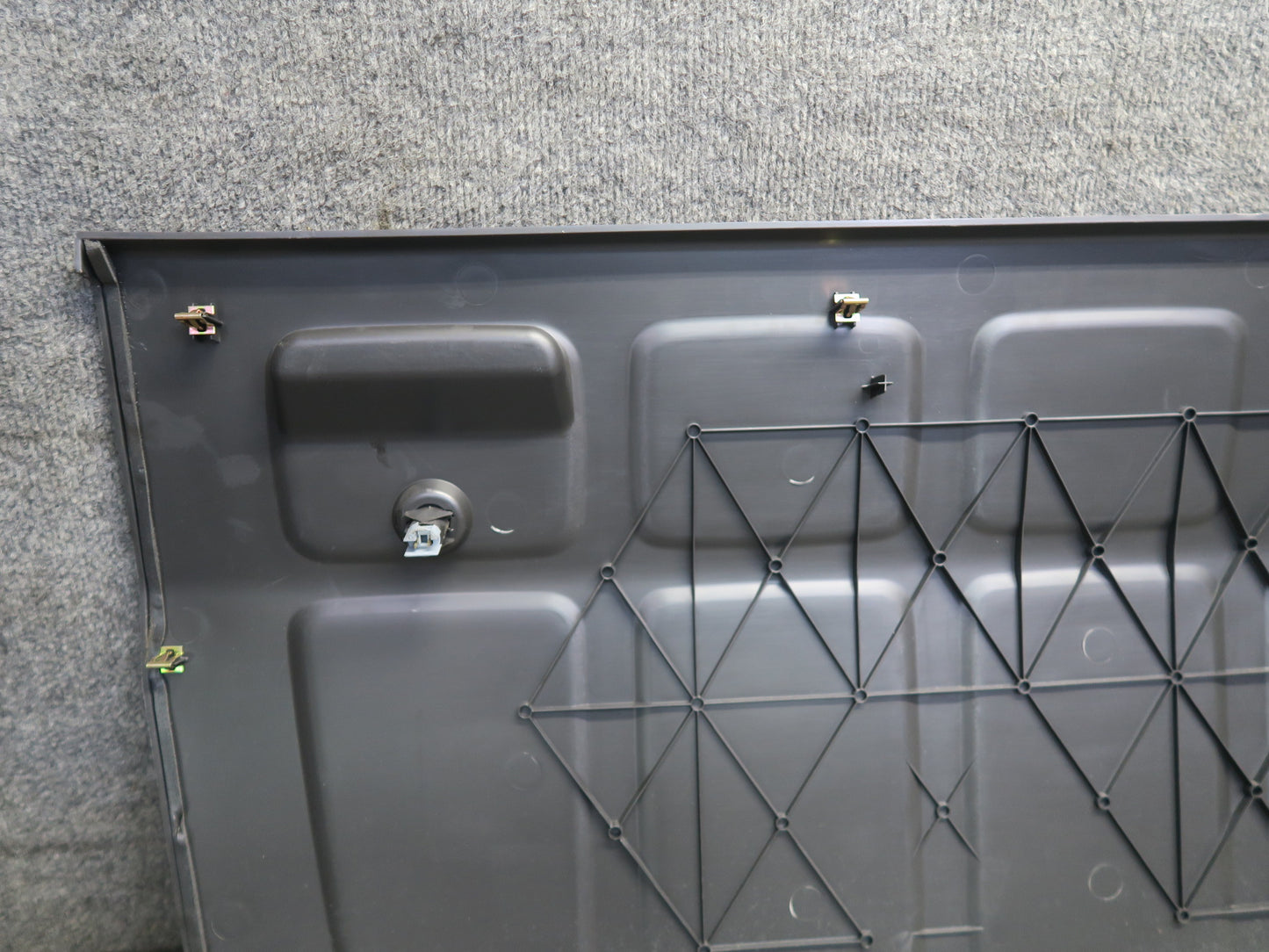 2005-2009 Hummer H2 SUT Rear MID Gate Center Decklid Panel