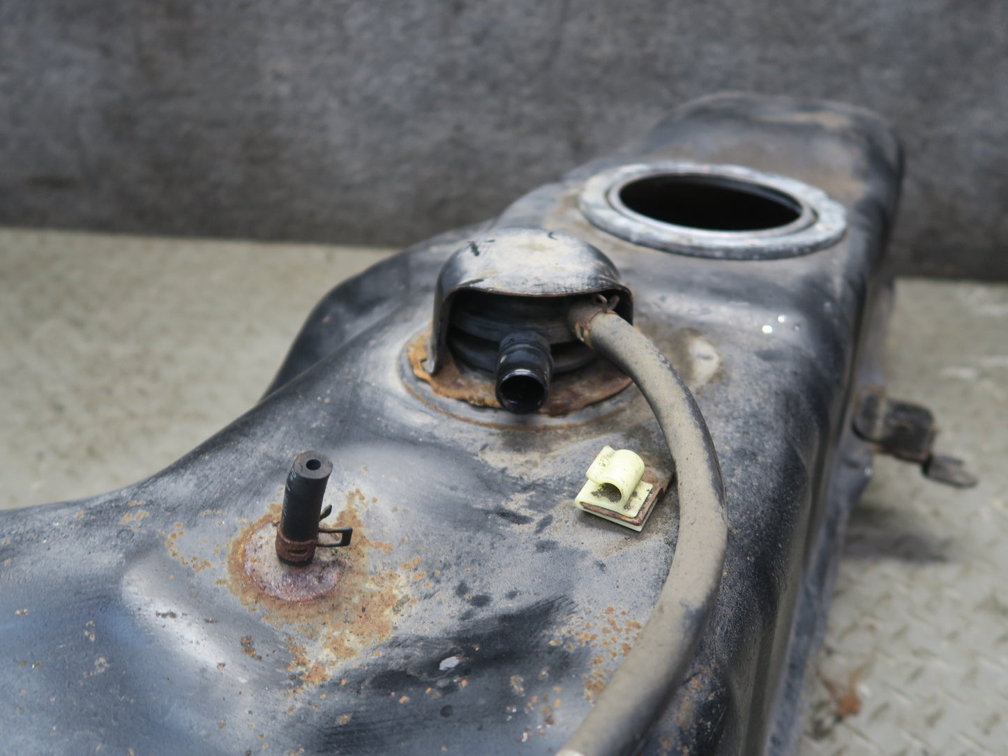 00-05 Toyota MR2 Spyder ZZW30L 1ZZFE Fuel Tank Unit OEM