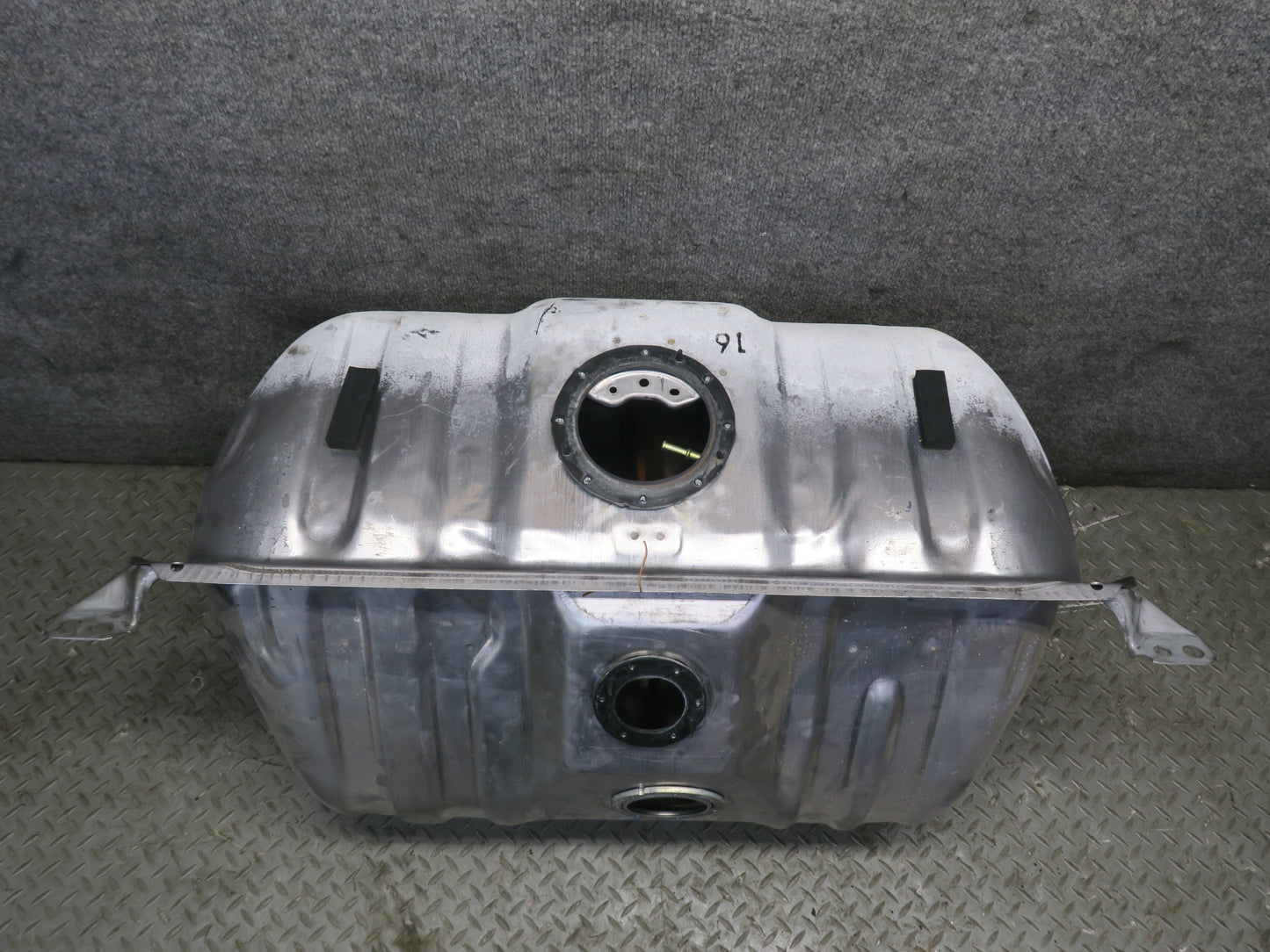 98-00 Lexus UZZ30L SC400 Fuel Tank w Filler Neck Assembly OEM