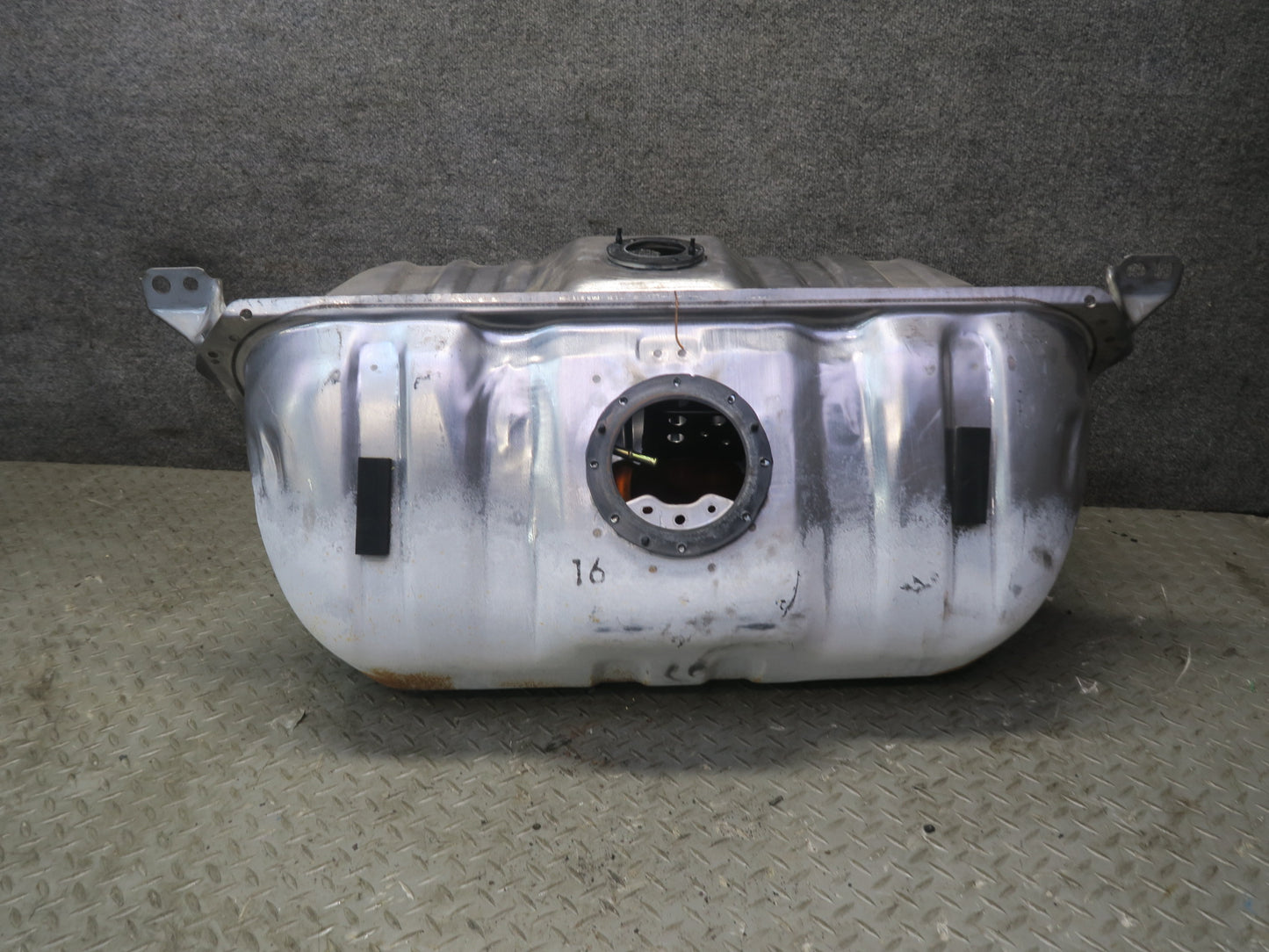 98-00 Lexus UZZ30L SC400 Fuel Tank w Filler Neck Assembly OEM