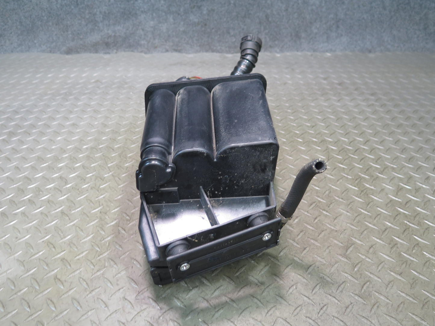 13-20 Mercedes R231 SL550 Fuel Evap Vapor Charcoal Canister OEM
