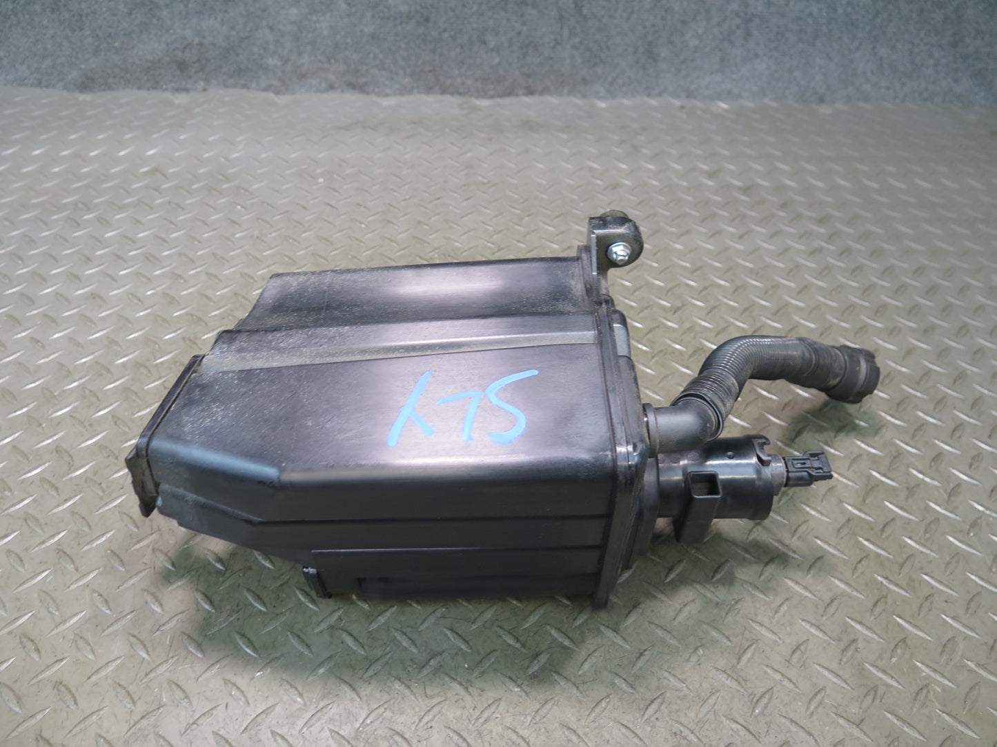 13-20 Mercedes R231 SL550 Fuel Evap Vapor Charcoal Canister OEM