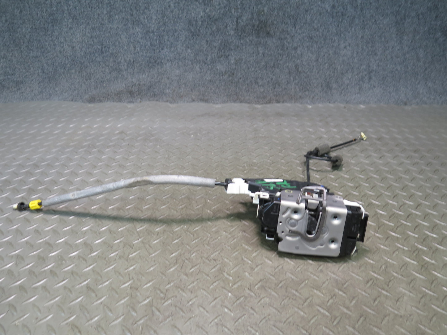 12-20 Mercedes R231 Sl-class Front Right Door Lock Latch Actuator 2317600640 OEM