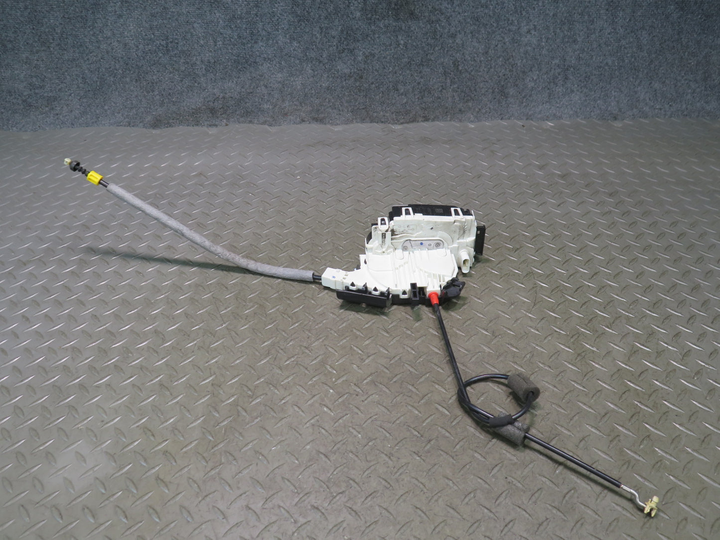 12-20 Mercedes R231 Sl-class Front Right Door Lock Latch Actuator 2317600640 OEM