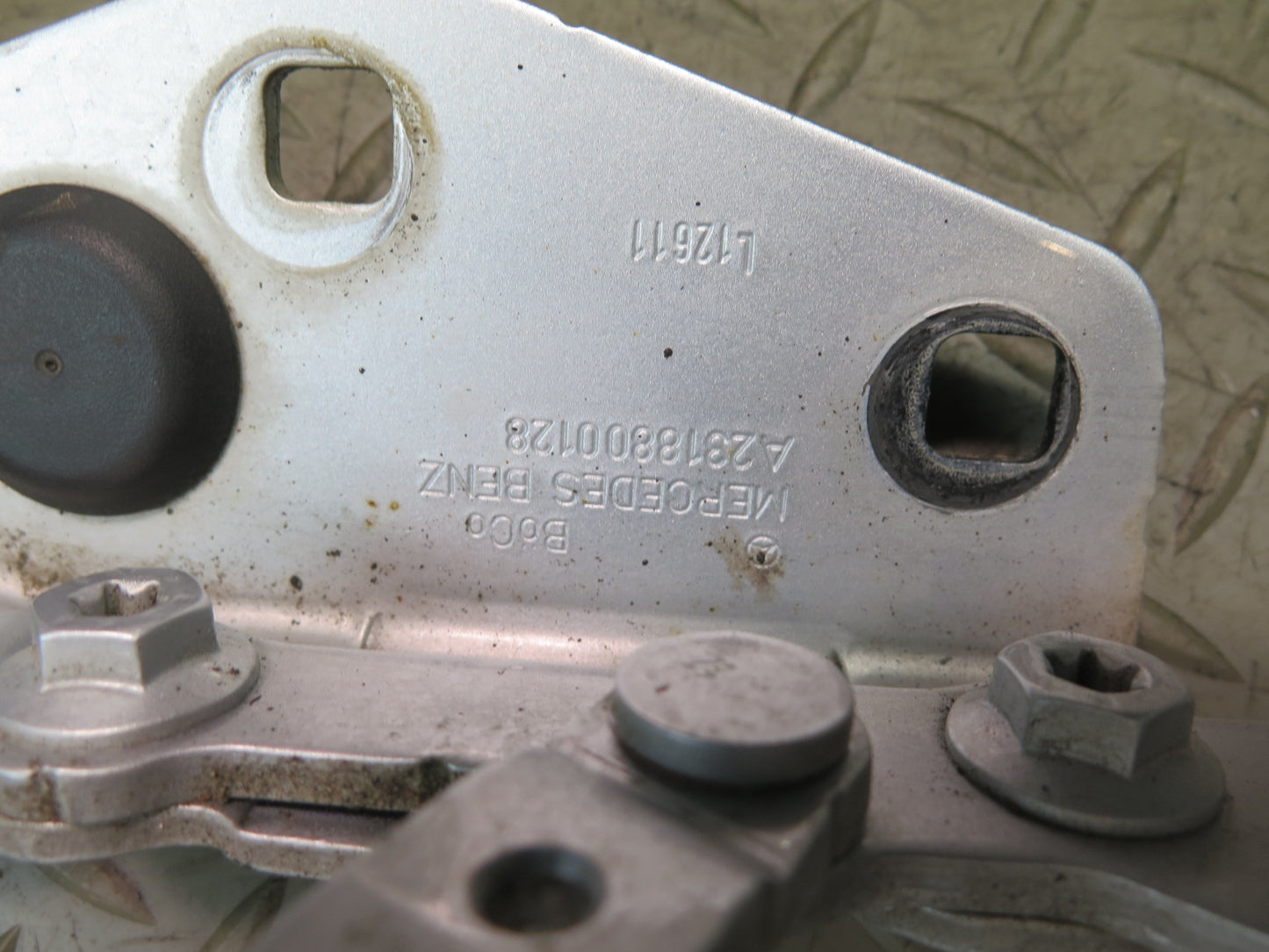 13-20 Mercedes R231 SL550 Set of 2 Front Left & Right Hood Hinge OEM