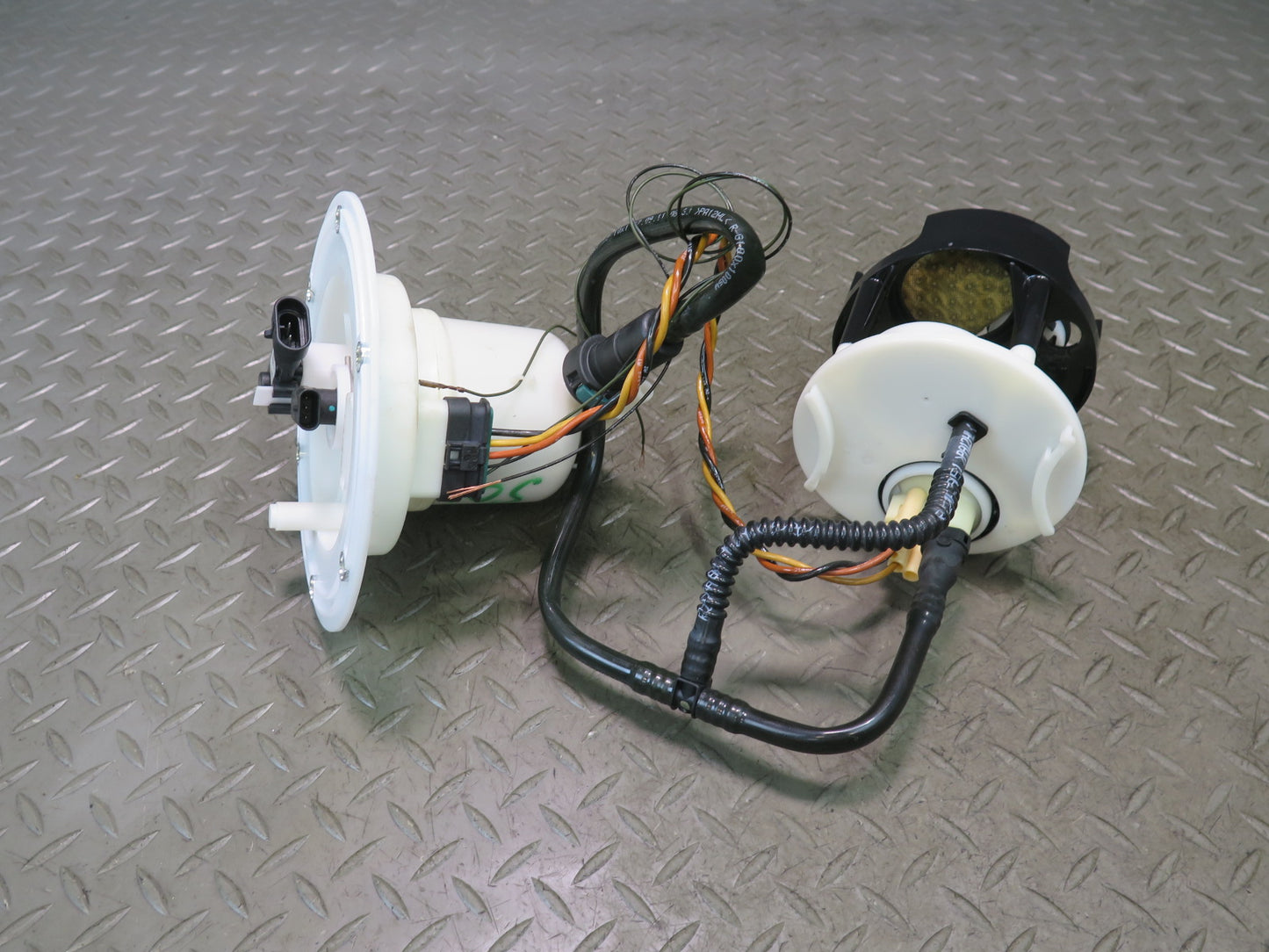 13-20 Mercedes R231 SL550 Fuel Pump Level Sensor Sending Unit OEM