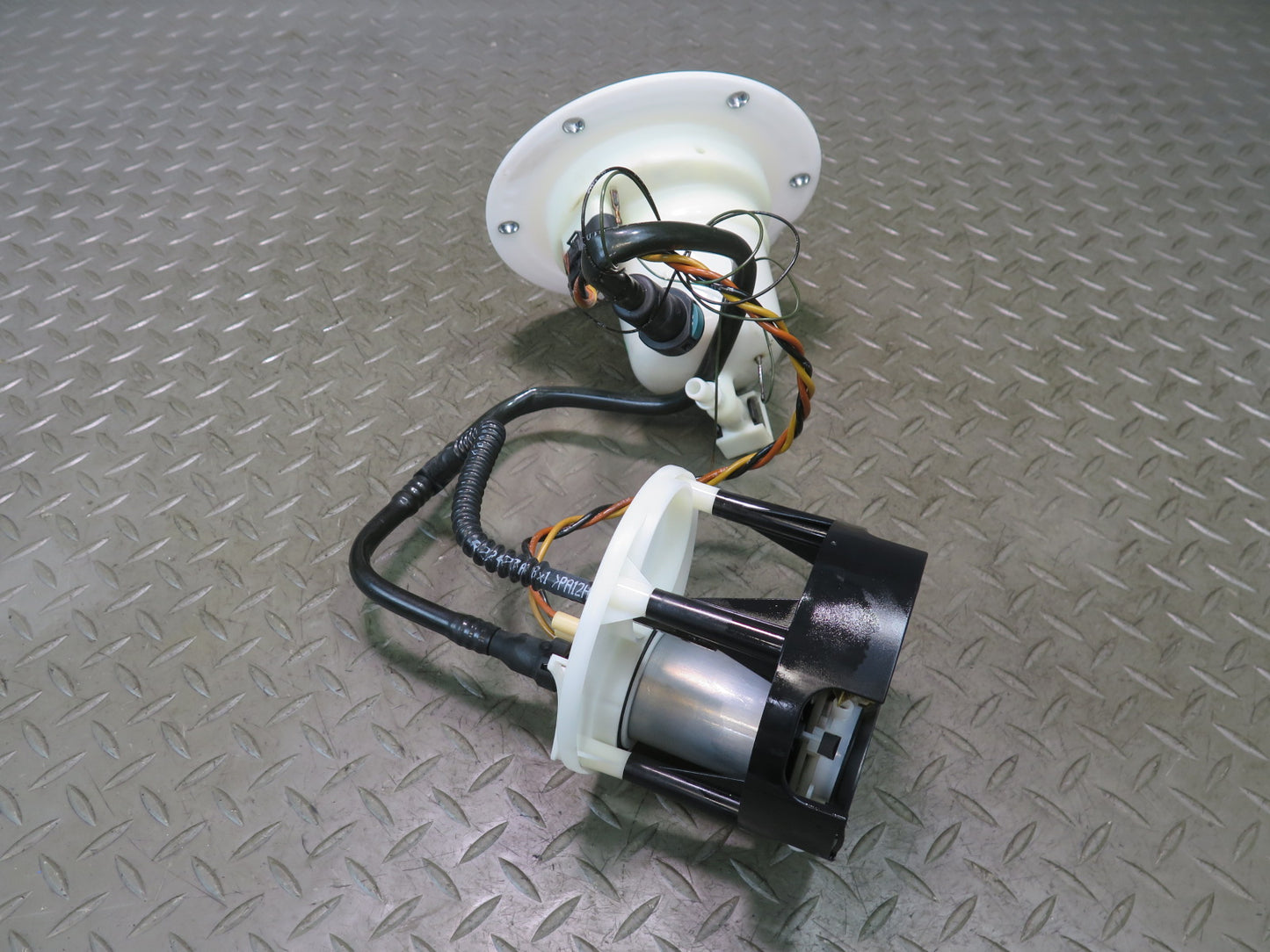 13-20 Mercedes R231 SL550 Fuel Pump Level Sensor Sending Unit OEM