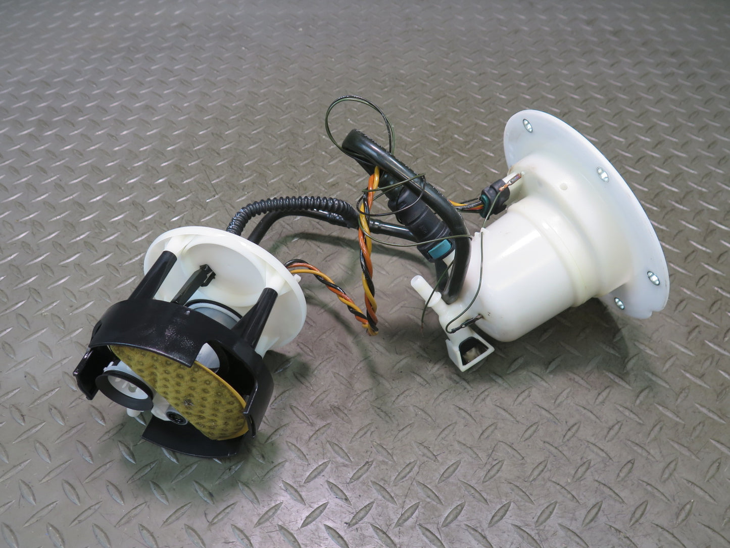 13-20 Mercedes R231 SL550 Fuel Pump Level Sensor Sending Unit OEM