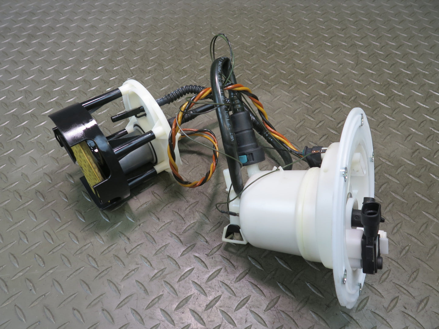 13-20 Mercedes R231 SL550 Fuel Pump Level Sensor Sending Unit OEM