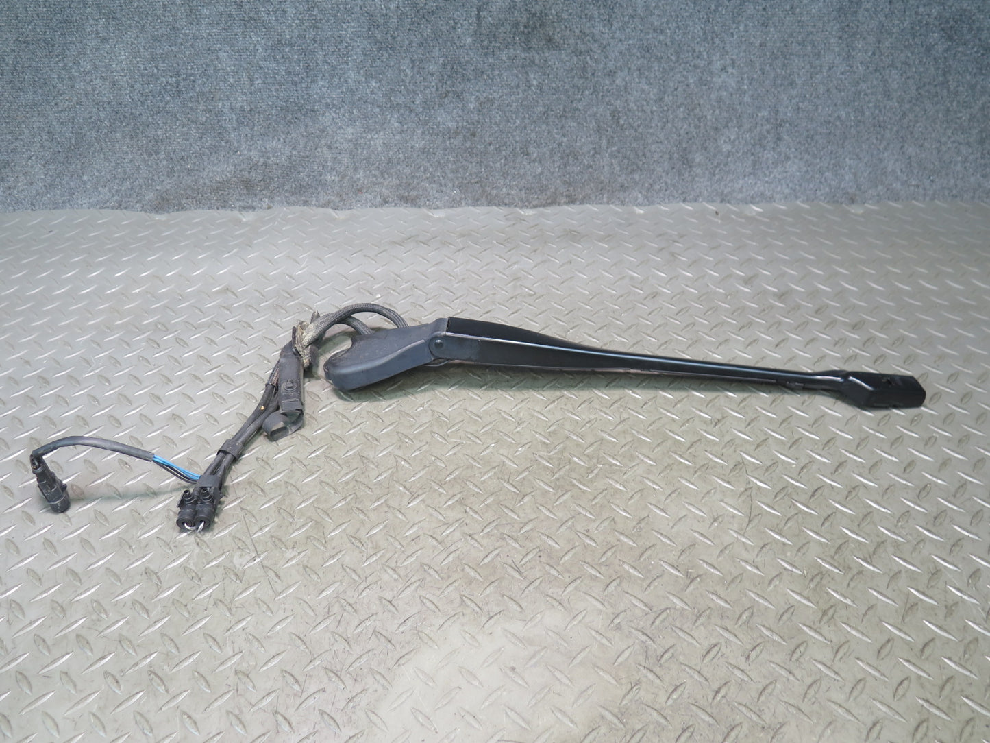 13-20 Mercedes R231 Sl-class Set of 2 Front Left Right Windshield Wiper Arm OEM