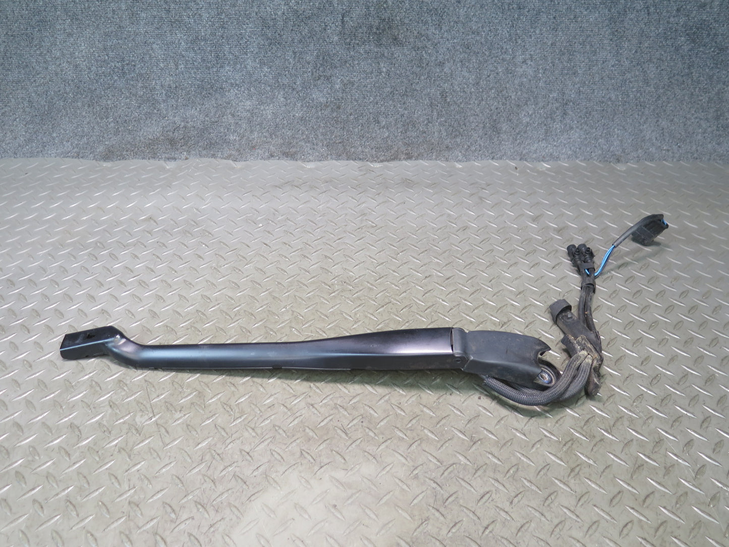 13-20 Mercedes R231 Sl-class Set of 2 Front Left Right Windshield Wiper Arm OEM
