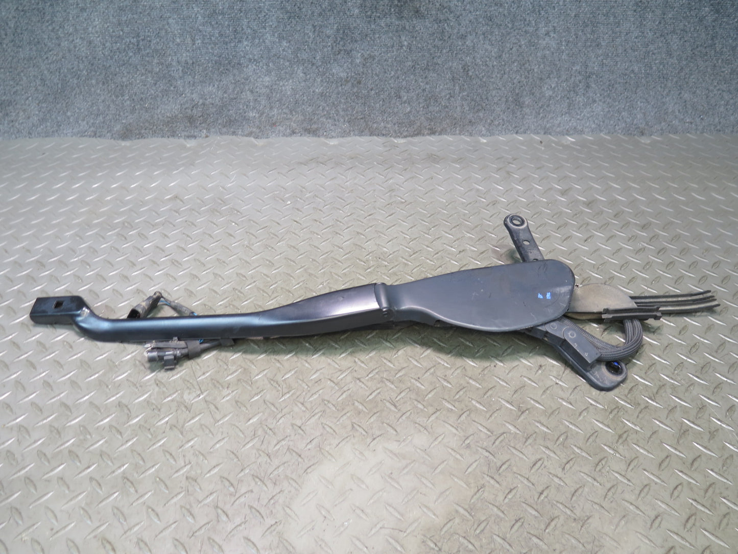 13-20 Mercedes R231 Sl-class Set of 2 Front Left Right Windshield Wiper Arm OEM