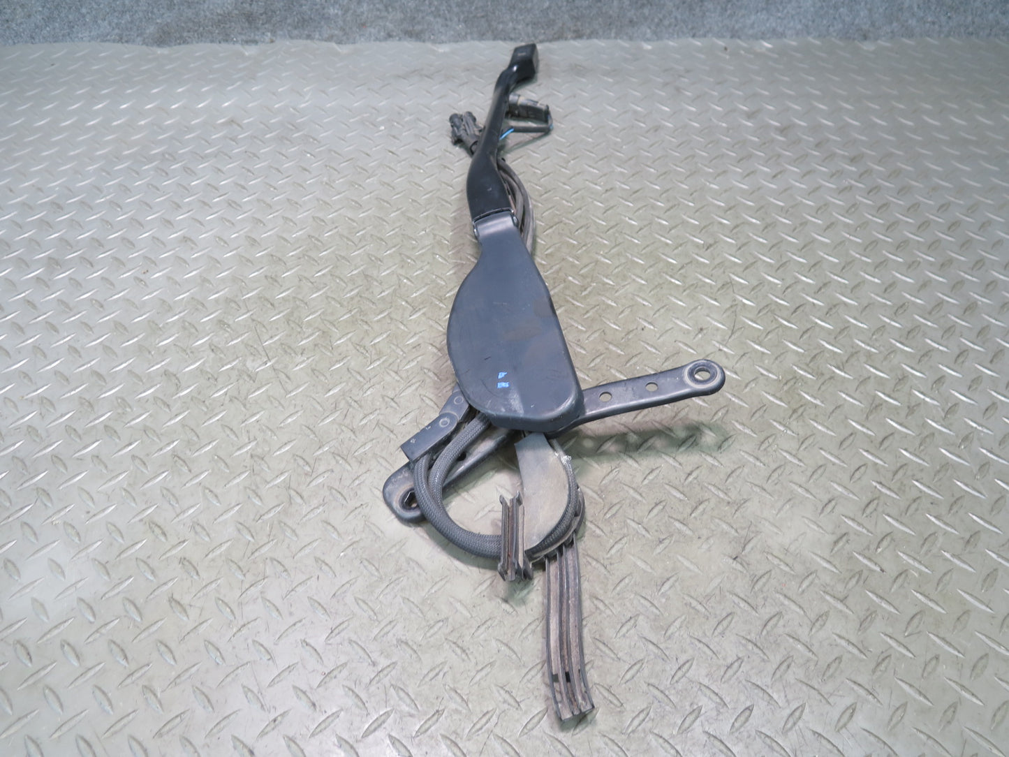 13-20 Mercedes R231 Sl-class Set of 2 Front Left Right Windshield Wiper Arm OEM