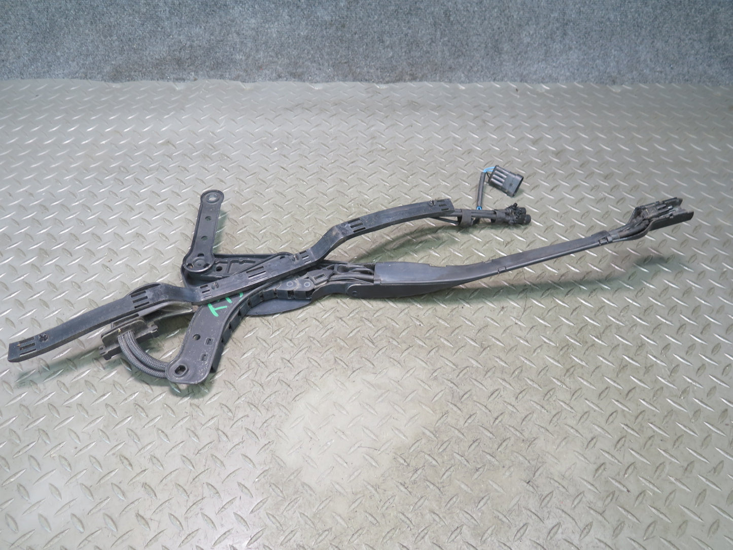 13-20 Mercedes R231 Sl-class Set of 2 Front Left Right Windshield Wiper Arm OEM