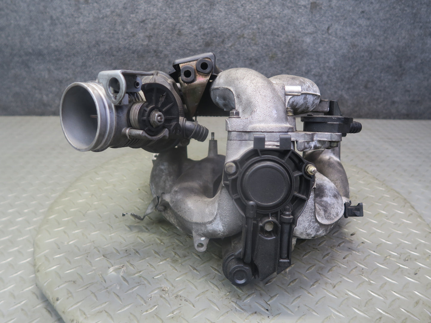 97-99 BMW E36/7 Z3 1.9L M44 Engine Air Intake Manifold w Throttle Body Assy OEM