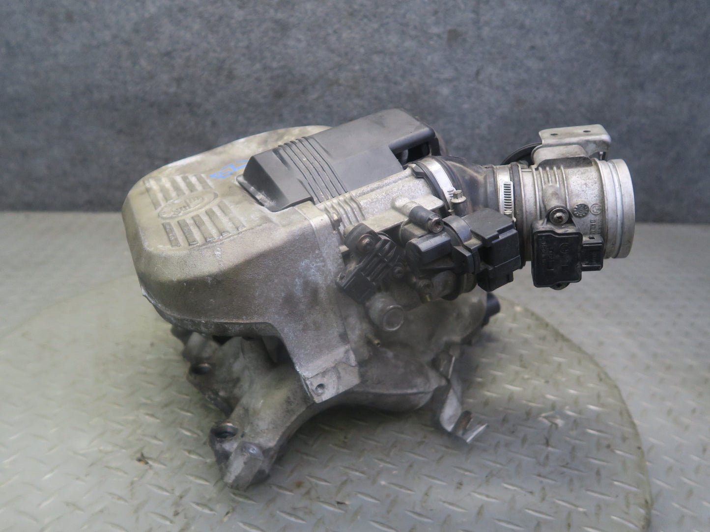 97-99 BMW E36/7 Z3 1.9L M44 Engine Air Intake Manifold w Throttle Body Assy OEM