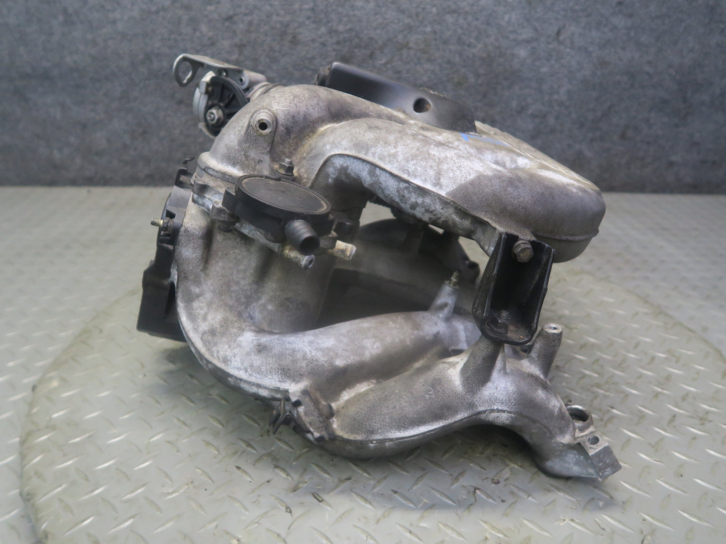 97-99 BMW E36/7 Z3 1.9L M44 Engine Air Intake Manifold w Throttle Body Assy OEM