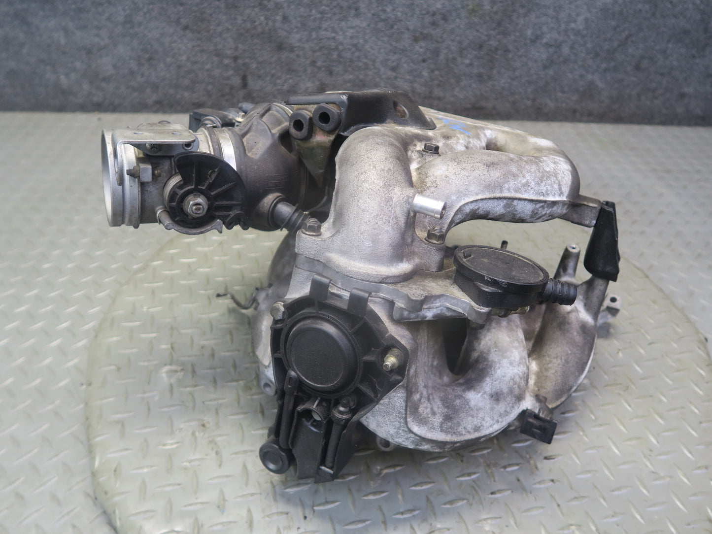 97-99 BMW E36/7 Z3 1.9L M44 Engine Air Intake Manifold w Throttle Body Assy OEM
