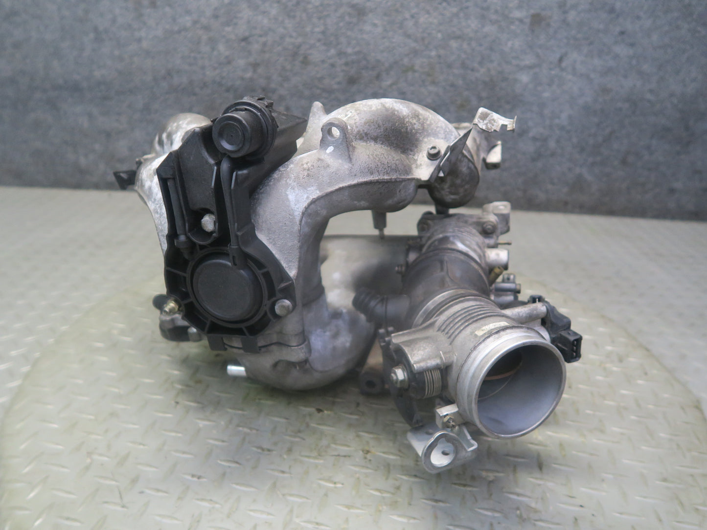 97-99 BMW E36/7 Z3 1.9L M44 Engine Air Intake Manifold w Throttle Body Assy OEM