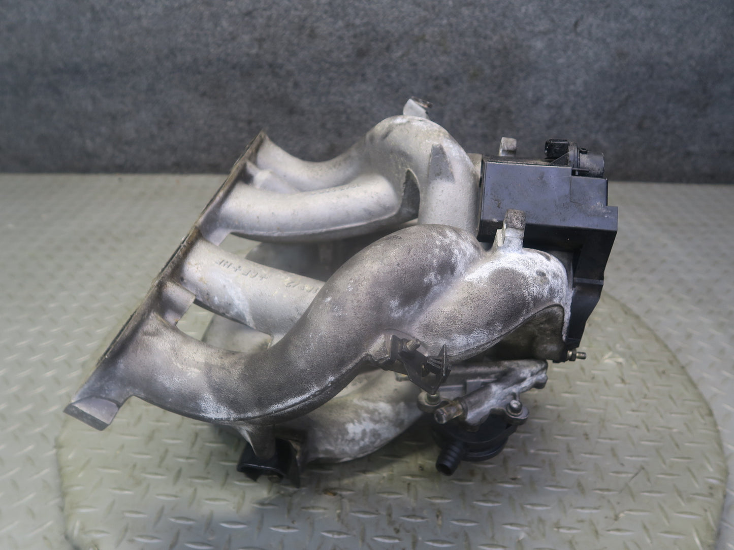 97-99 BMW E36/7 Z3 1.9L M44 Engine Air Intake Manifold w Throttle Body Assy OEM