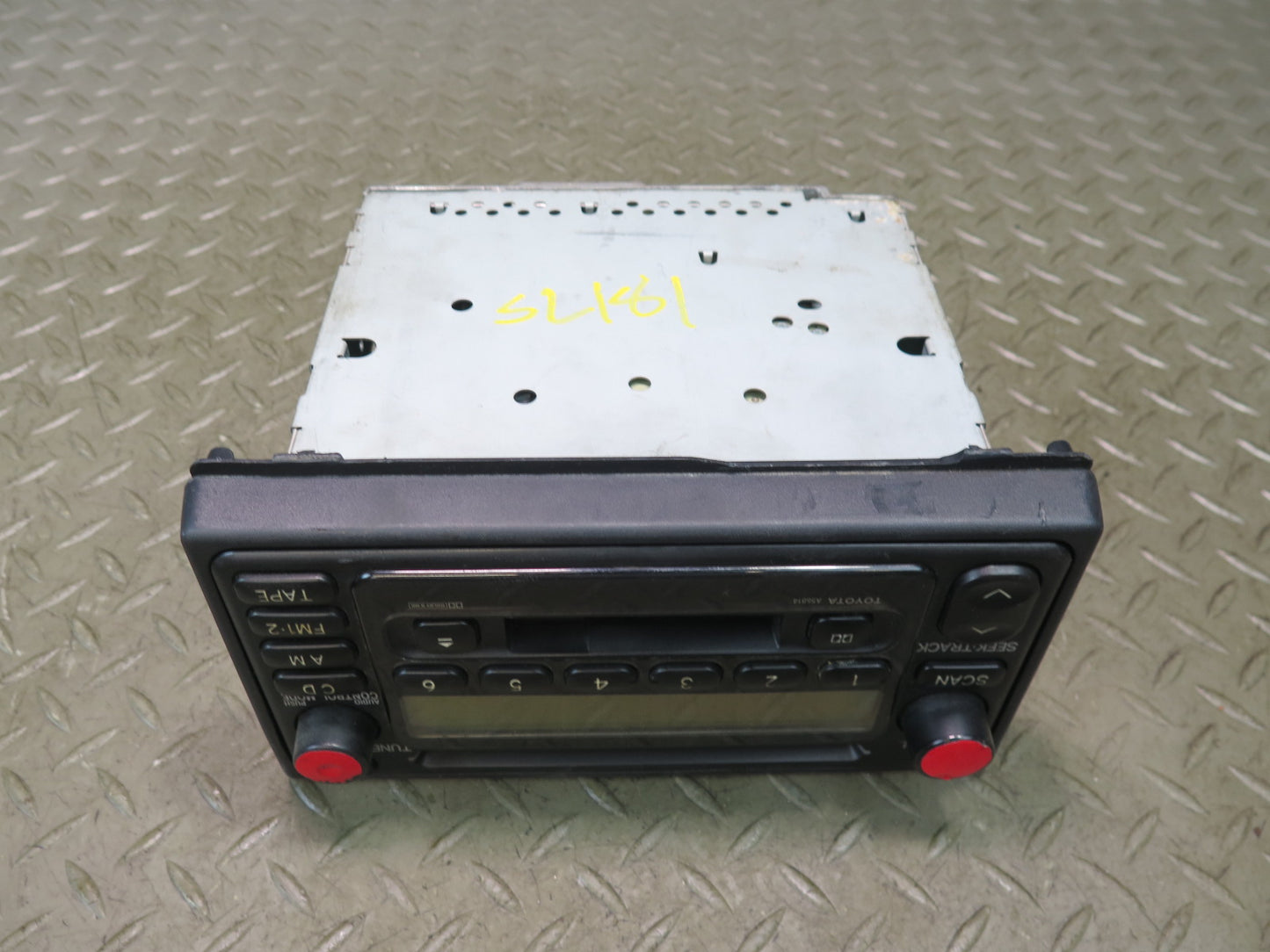 00-02 Toyota MR2 Spyder ZZW30L Radio Cassette CD Player Receiver 86120-2B680 OEM