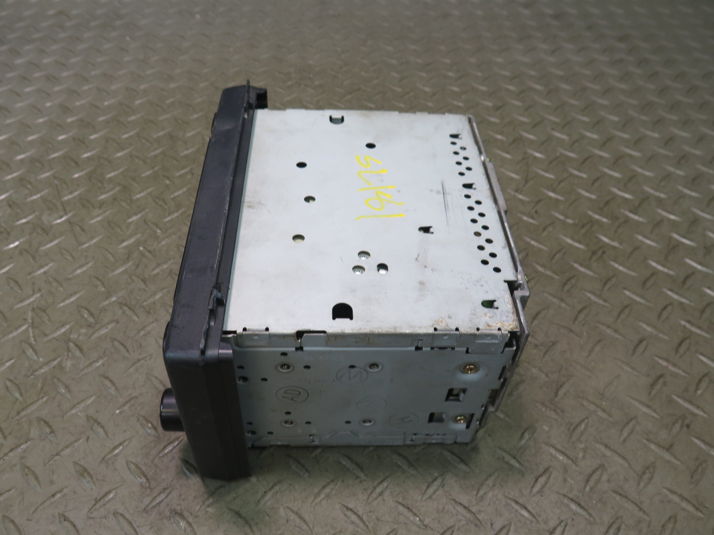 00-02 Toyota MR2 Spyder ZZW30L Radio Cassette CD Player Receiver 86120-2B680 OEM