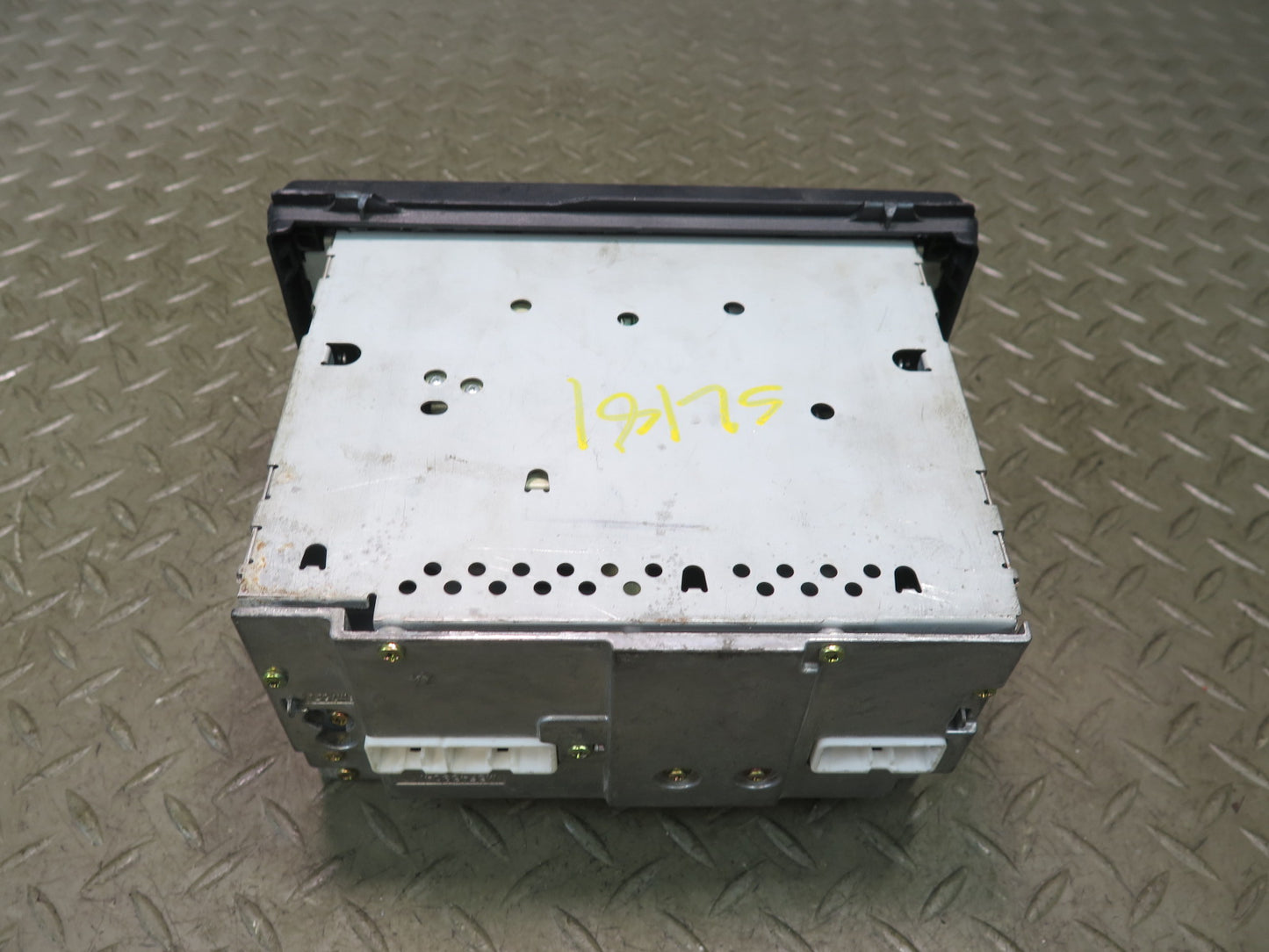 00-02 Toyota MR2 Spyder ZZW30L Radio Cassette CD Player Receiver 86120-2B680 OEM