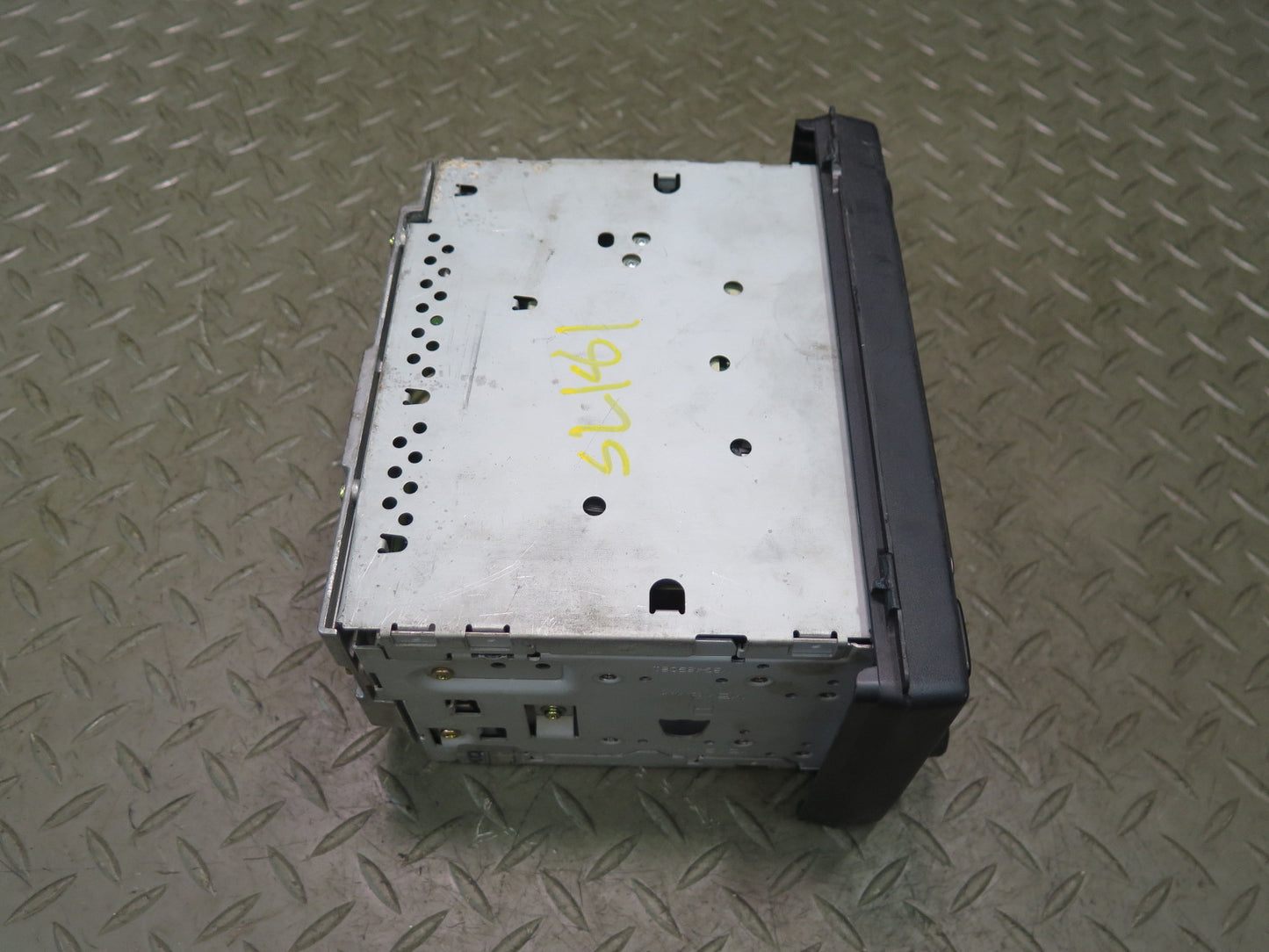 00-02 Toyota MR2 Spyder ZZW30L Radio Cassette CD Player Receiver 86120-2B680 OEM