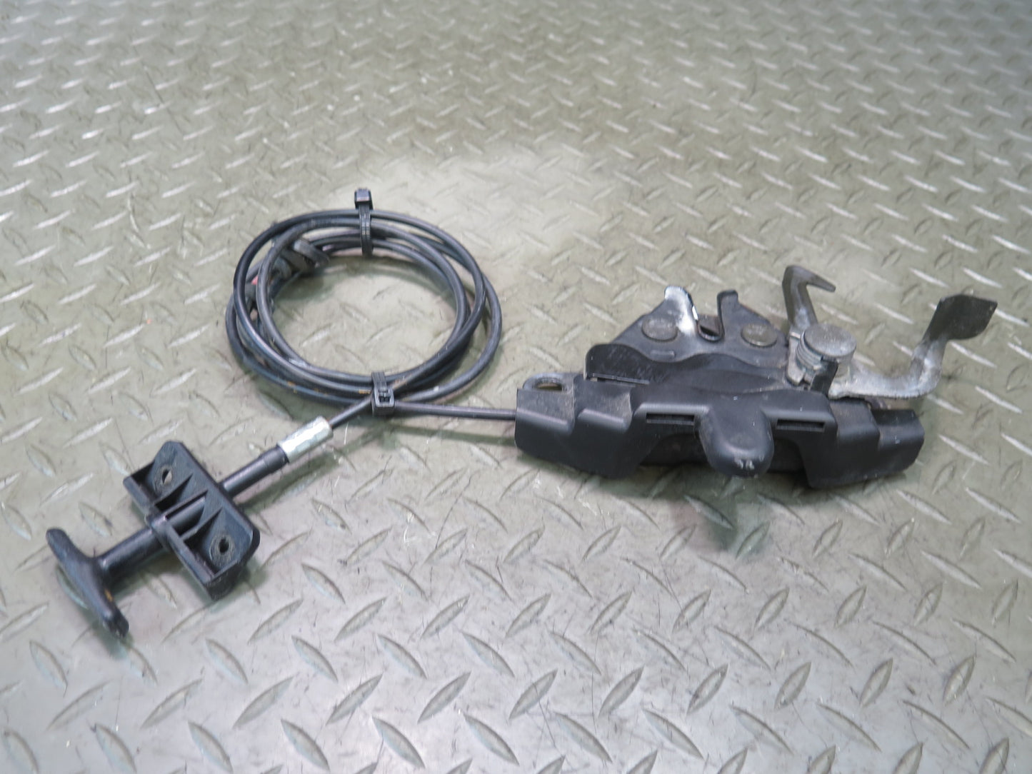 00-05 Toyota MR2 Spyder ZZW30L Front Hood Lock Latch w Cable Assembly OEM