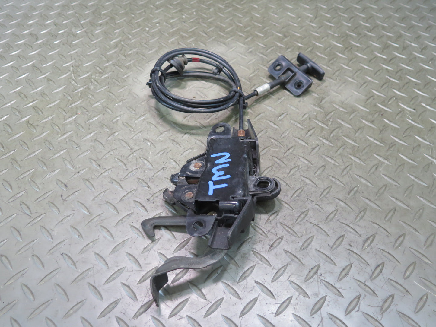 00-05 Toyota MR2 Spyder ZZW30L Front Hood Lock Latch w Cable Assembly OEM