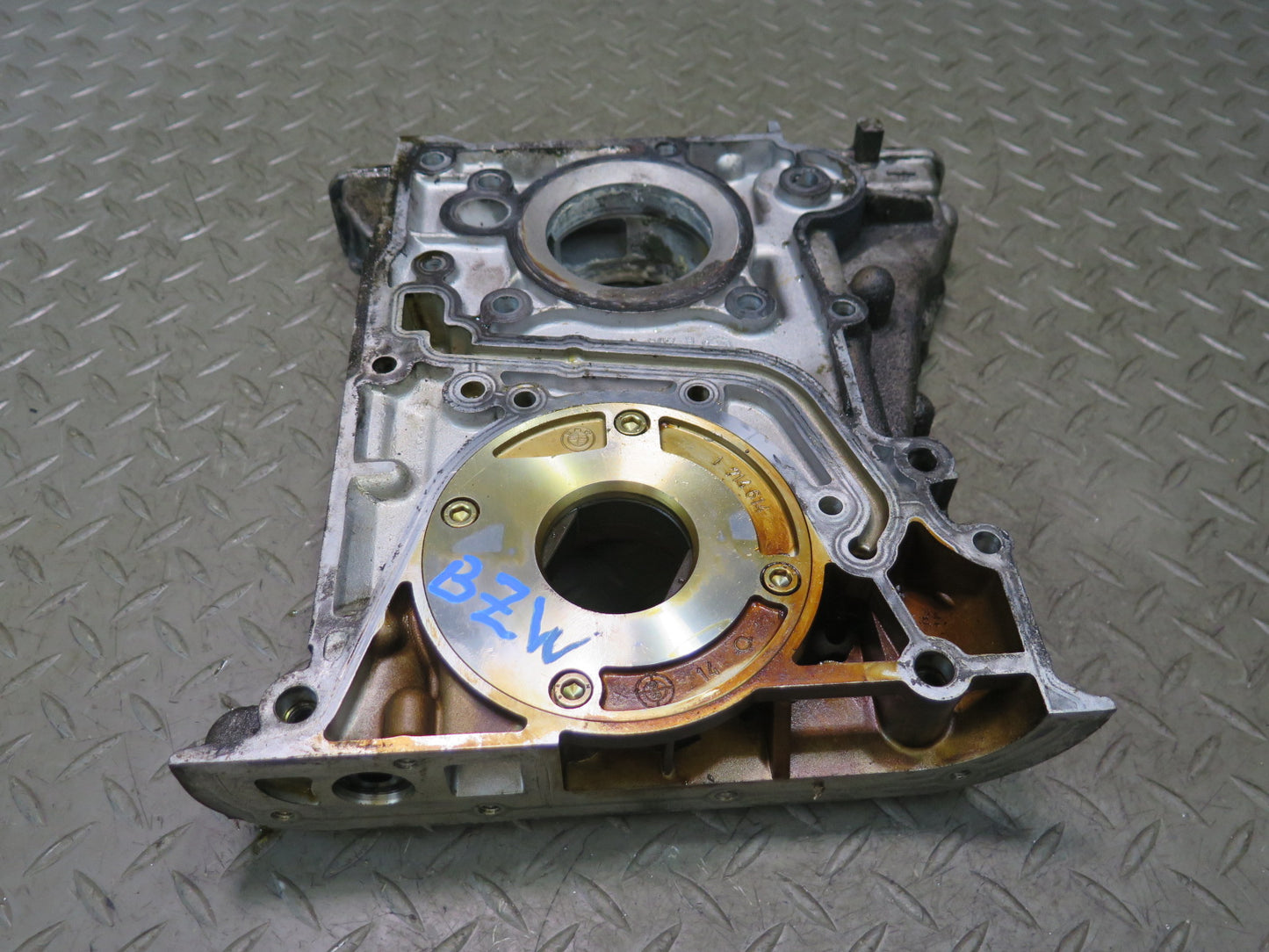 96-99 BMW E36/7 Z3 1.9L M44 Engine Motor Oil Pump Timing Case Chain Housing OEM