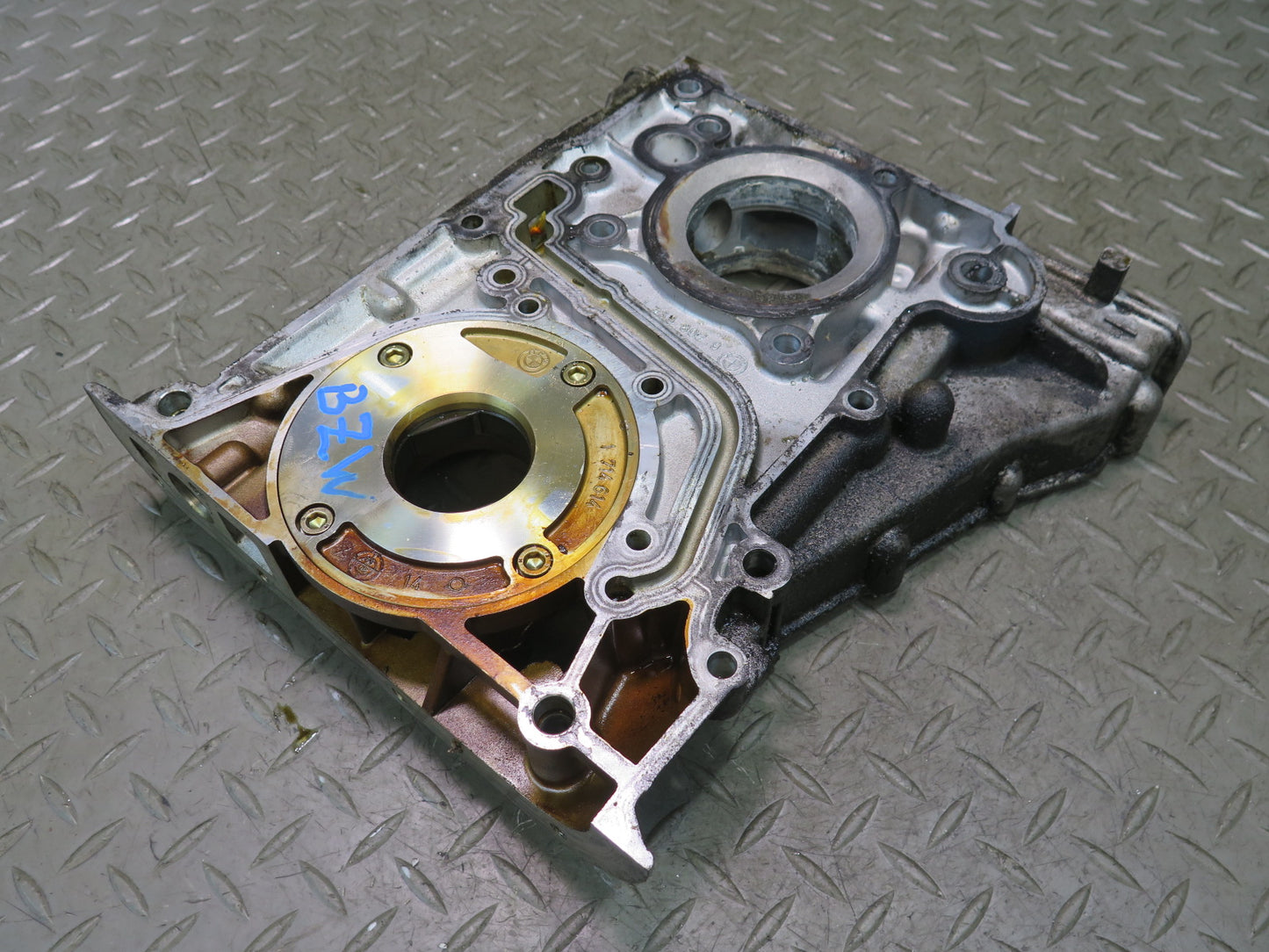 96-99 BMW E36/7 Z3 1.9L M44 Engine Motor Oil Pump Timing Case Chain Housing OEM