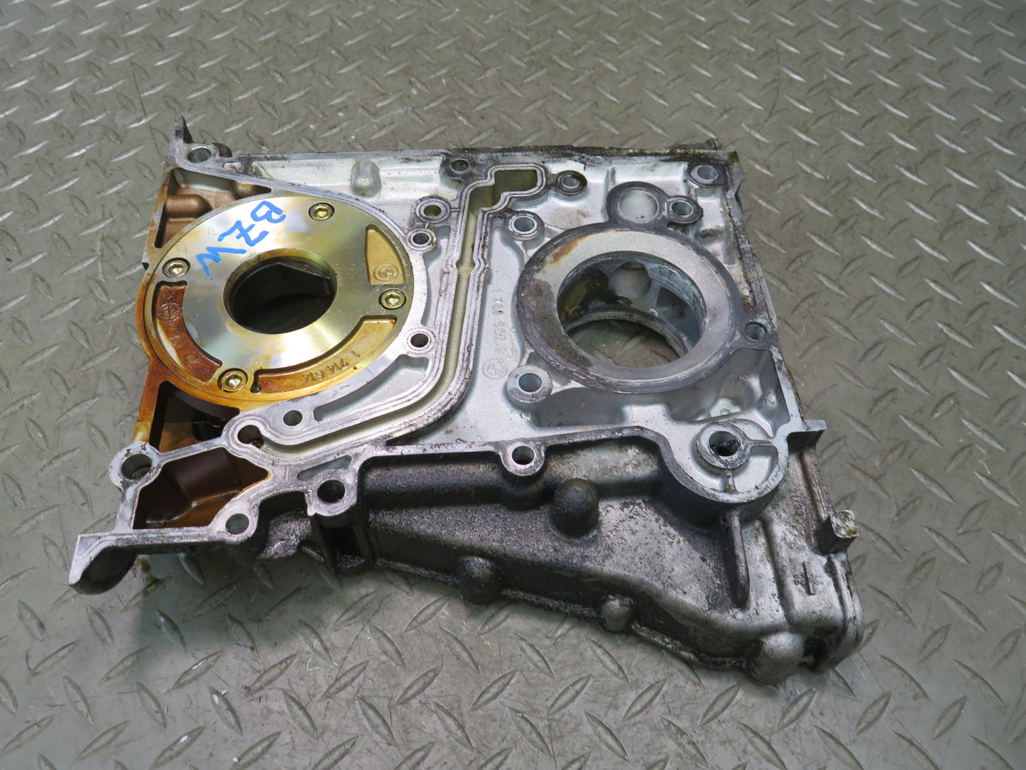 96-99 BMW E36/7 Z3 1.9L M44 Engine Motor Oil Pump Timing Case Chain Housing OEM