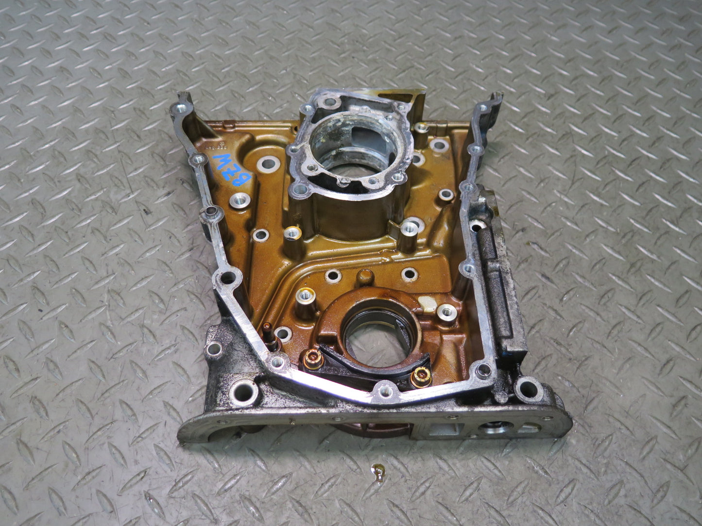 96-99 BMW E36/7 Z3 1.9L M44 Engine Motor Oil Pump Timing Case Chain Housing OEM