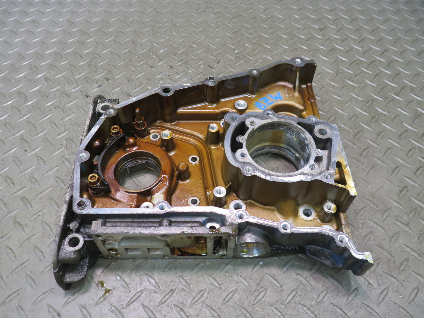 96-99 BMW E36/7 Z3 1.9L M44 Engine Motor Oil Pump Timing Case Chain Housing OEM