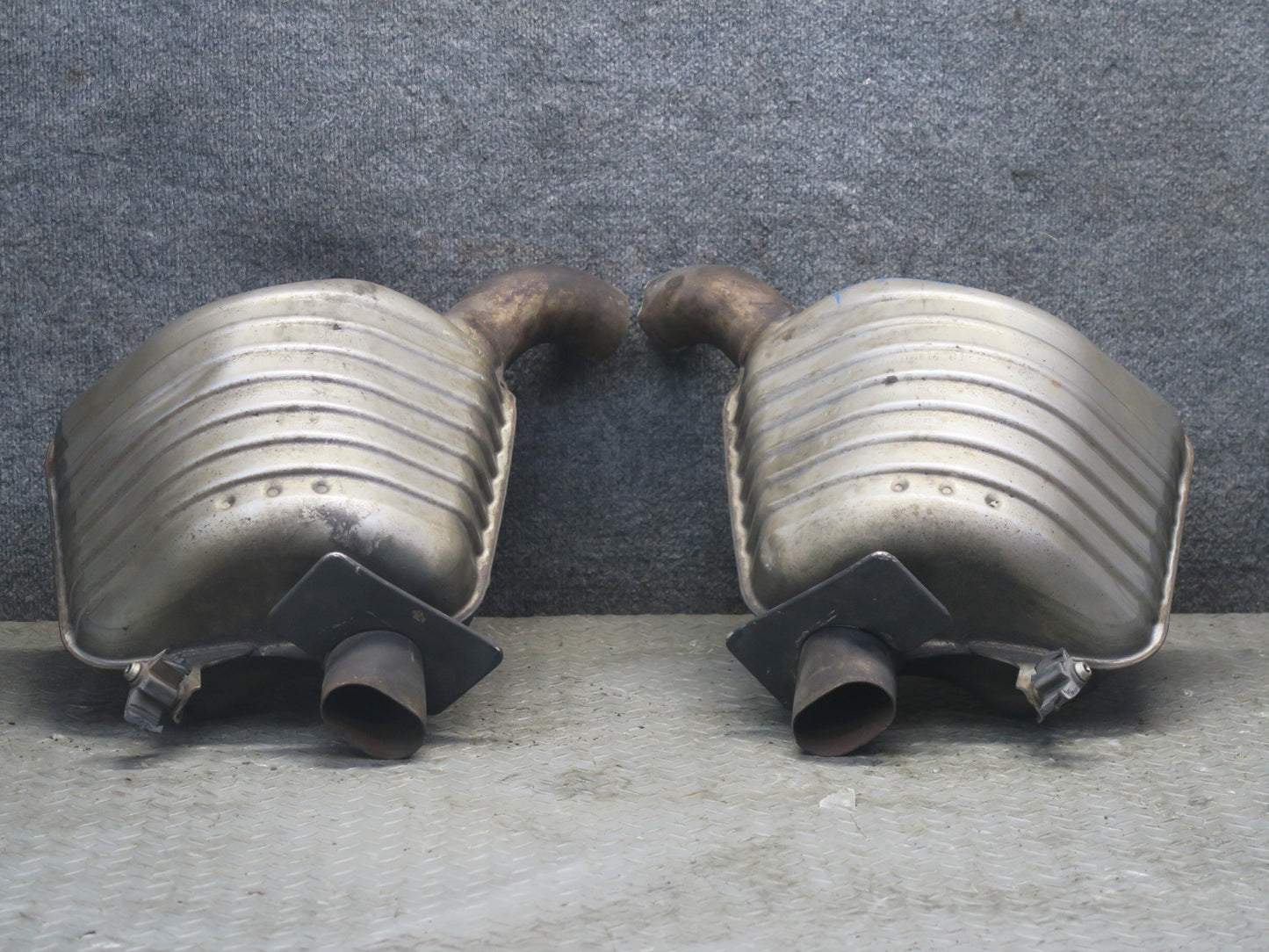 13-20 Mercedes R231 SL550 Set of 2 Rear Left & Right Exhaust Muffler OEM