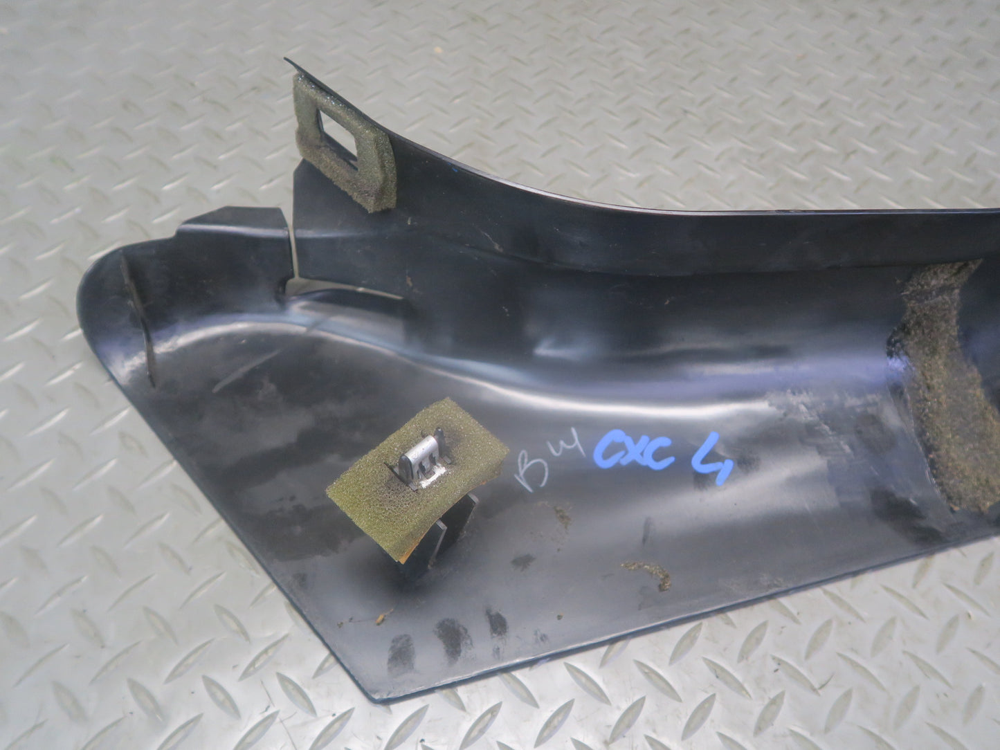 97-04 Chevrolet Corvette C5 Interior B Pillar Seat Belt Trim Panel 10258545 OEM