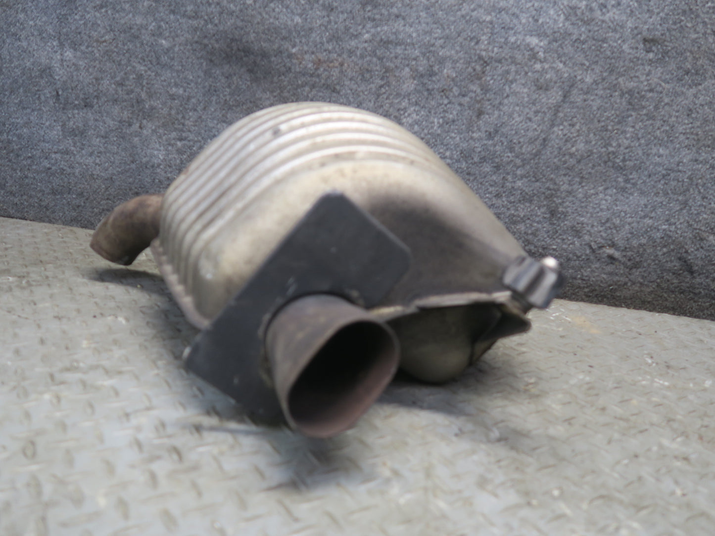 13-20 Mercedes R231 SL550 Set of 2 Rear Left & Right Exhaust Muffler OEM