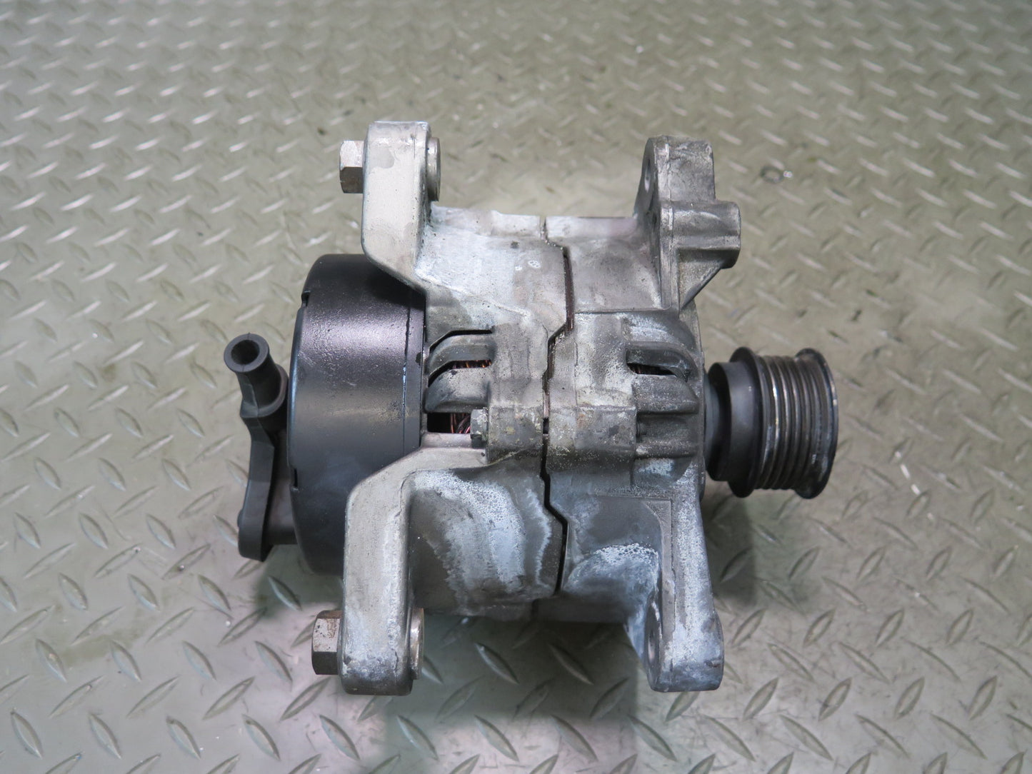 96-99 BMW E36/7 Z3 1.9L M44 Alternator Generator AL0736X Bosch