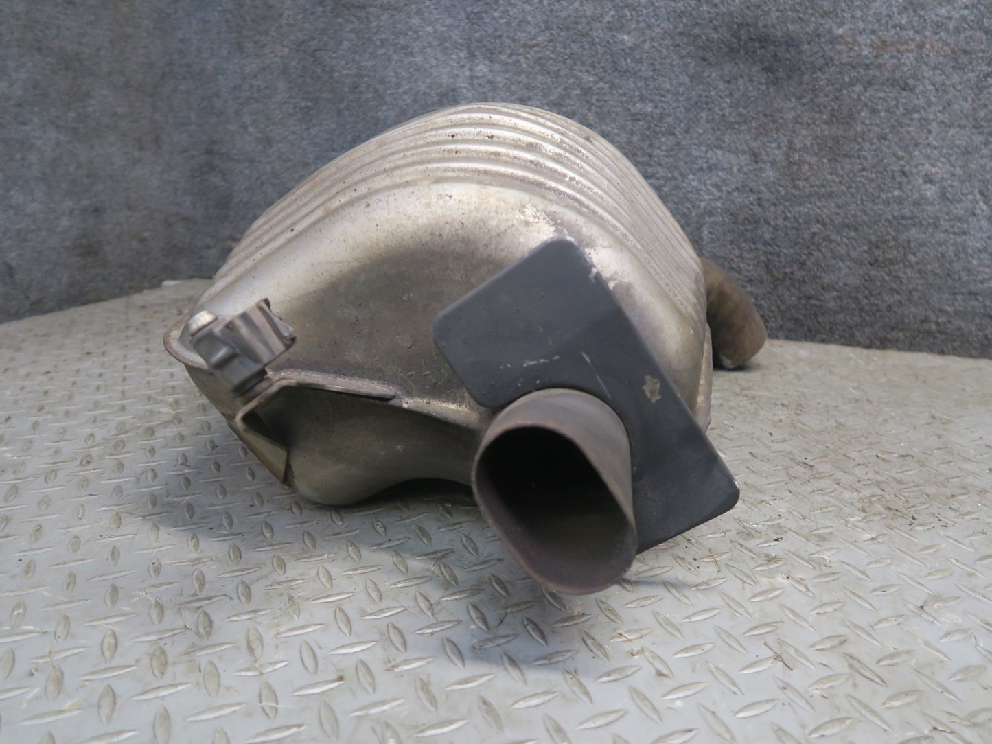 13-20 Mercedes R231 SL550 Set of 2 Rear Left & Right Exhaust Muffler OEM