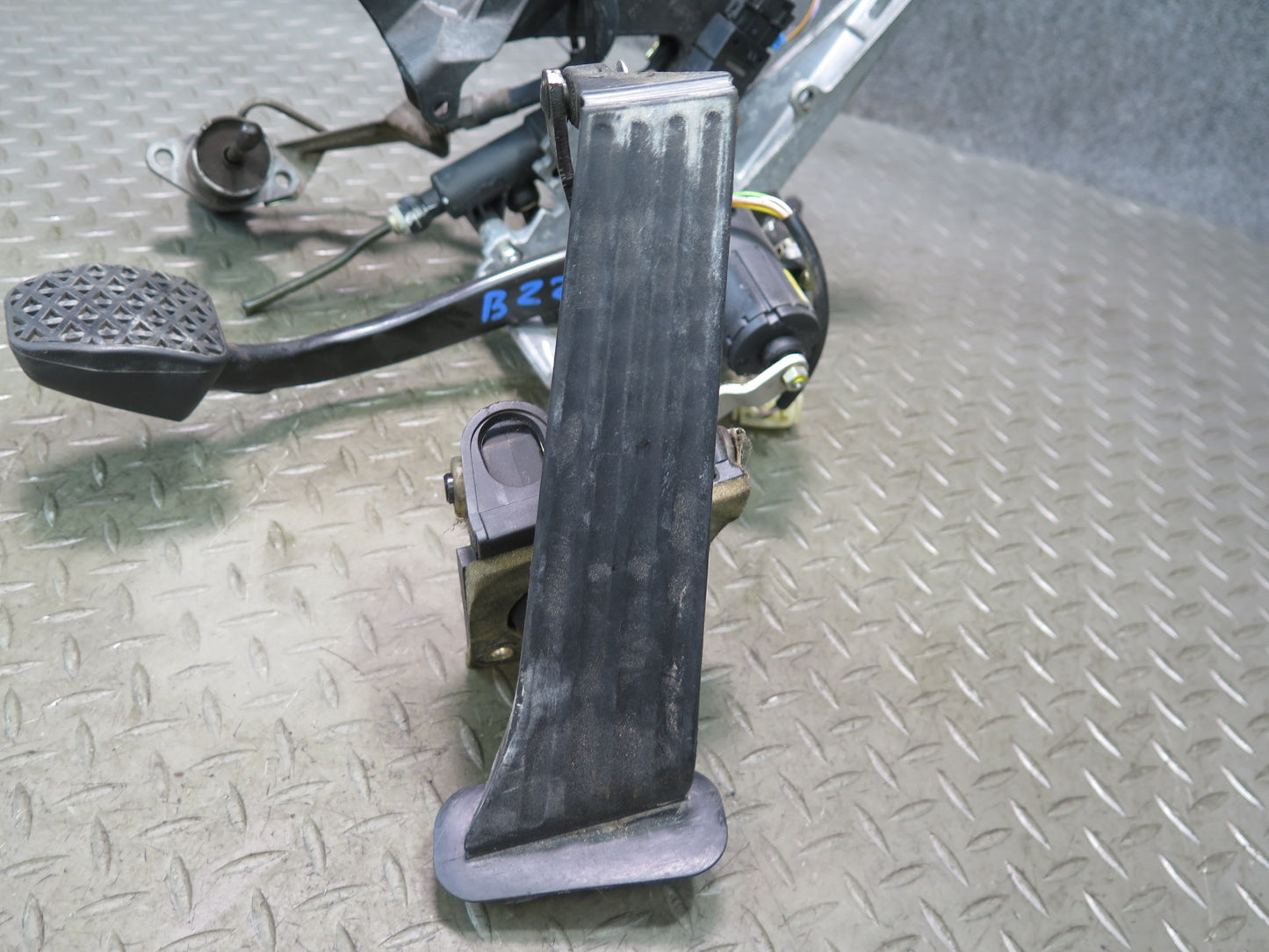 01-02 BMW E36/7 Z3 M54 MT Gas Brake Clutch Pedal w Clutch Cylinders 57K Mile OEM