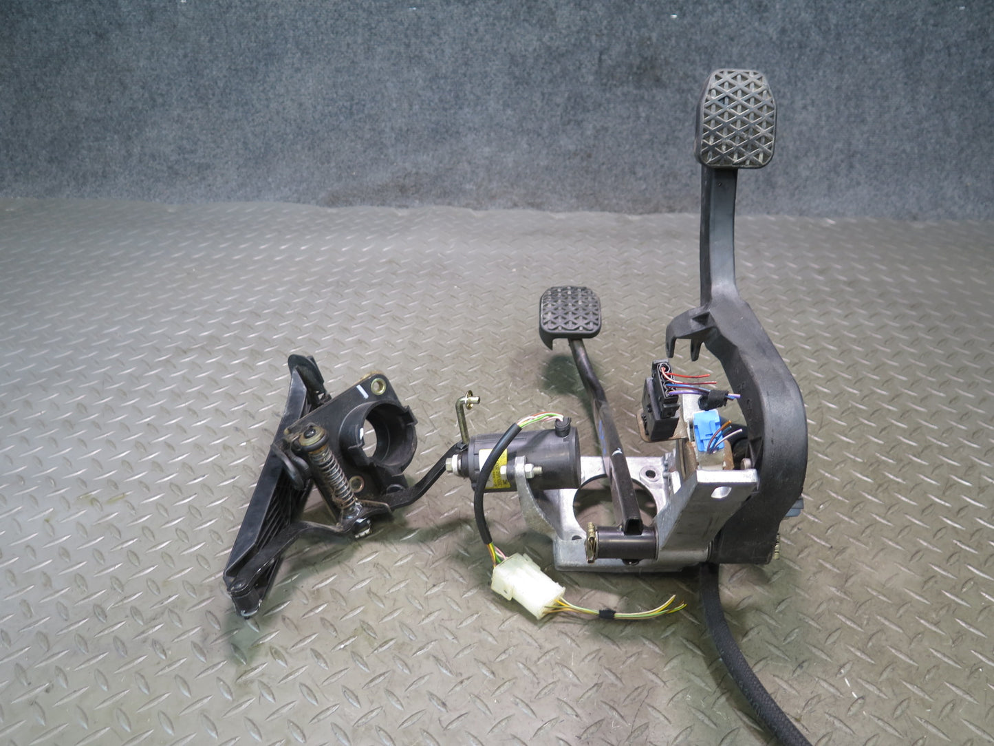 01-02 BMW E36/7 Z3 M54 MT Gas Brake Clutch Pedal w Clutch Cylinders 57K Mile OEM