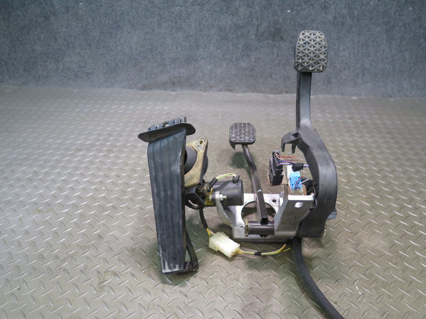 01-02 BMW E36/7 Z3 M54 MT Gas Brake Clutch Pedal w Clutch Cylinders 57K Mile OEM