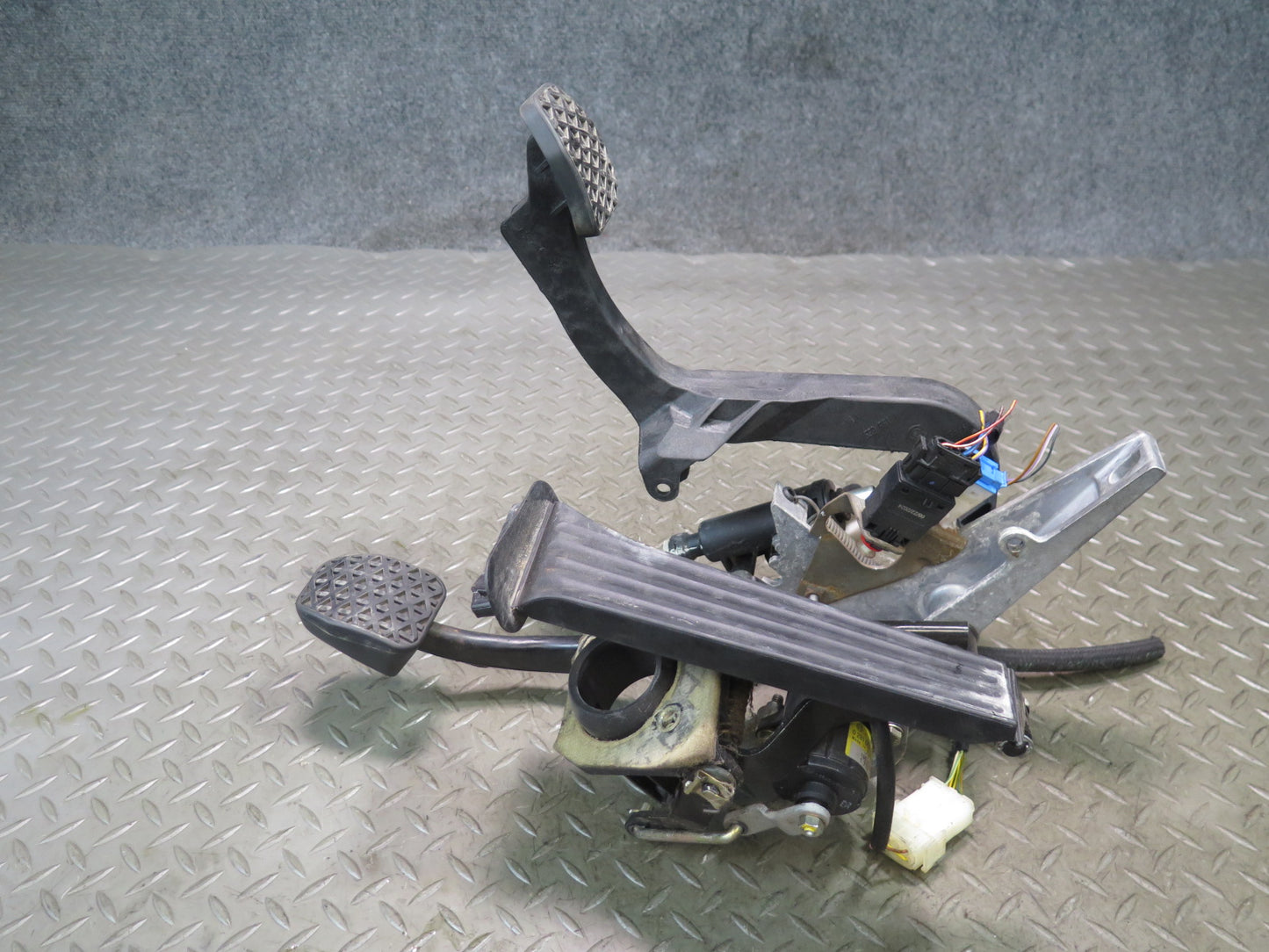 01-02 BMW E36/7 Z3 M54 MT Gas Brake Clutch Pedal w Clutch Cylinders 57K Mile OEM