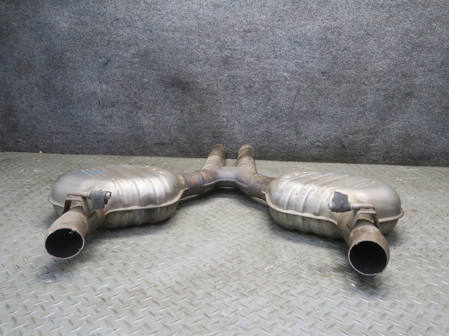 13-20 Mercedes R231 SL550 Front Center Exhaust Resonator Silencer Pipe Set OEM