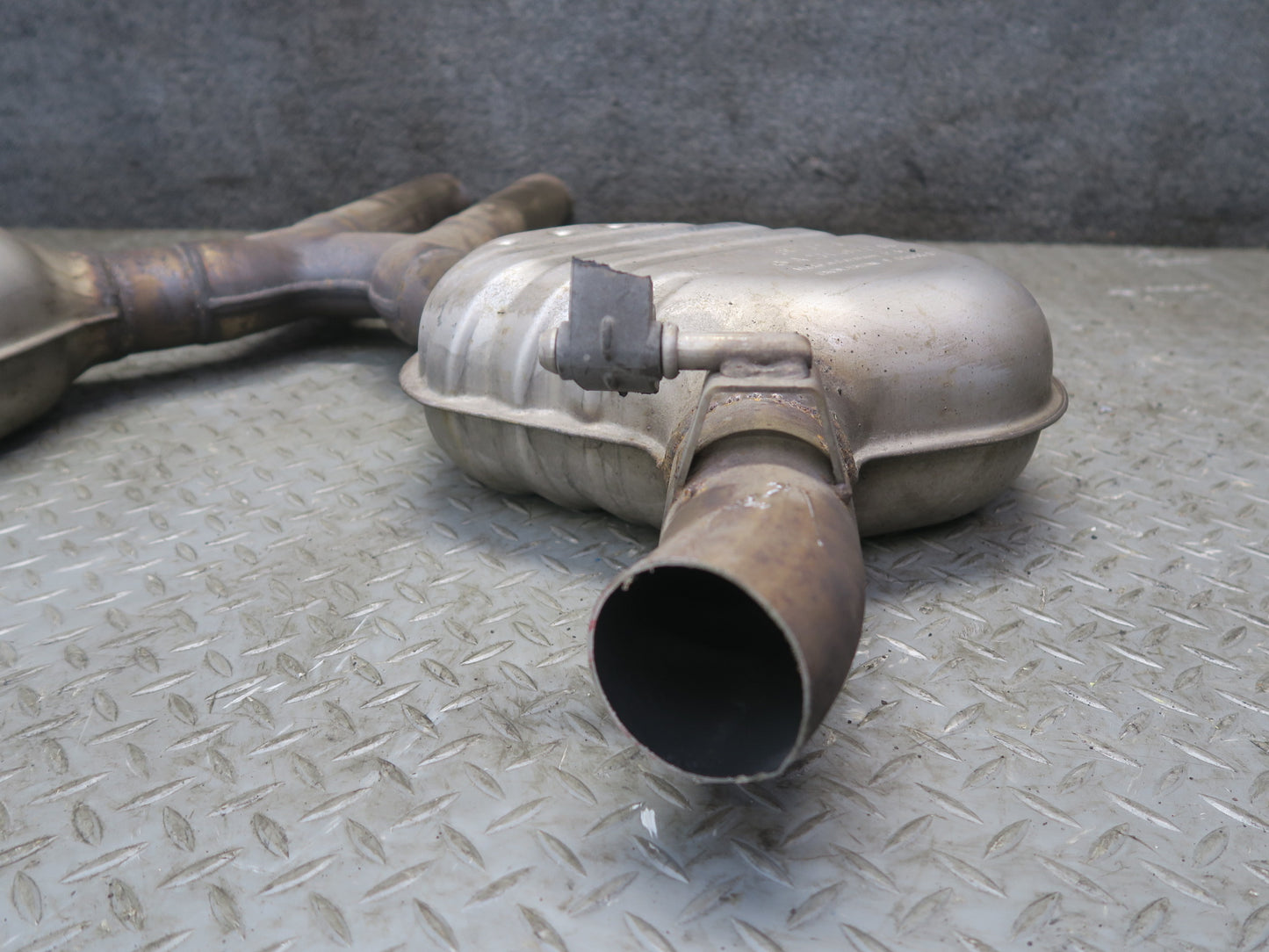13-20 Mercedes R231 SL550 Front Center Exhaust Resonator Silencer Pipe Set OEM