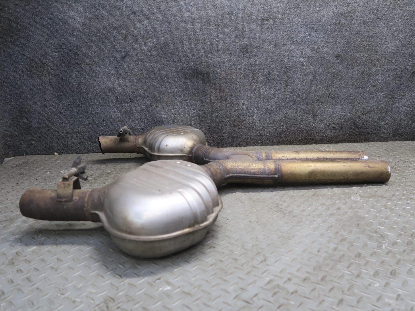 13-20 Mercedes R231 SL550 Front Center Exhaust Resonator Silencer Pipe Set OEM