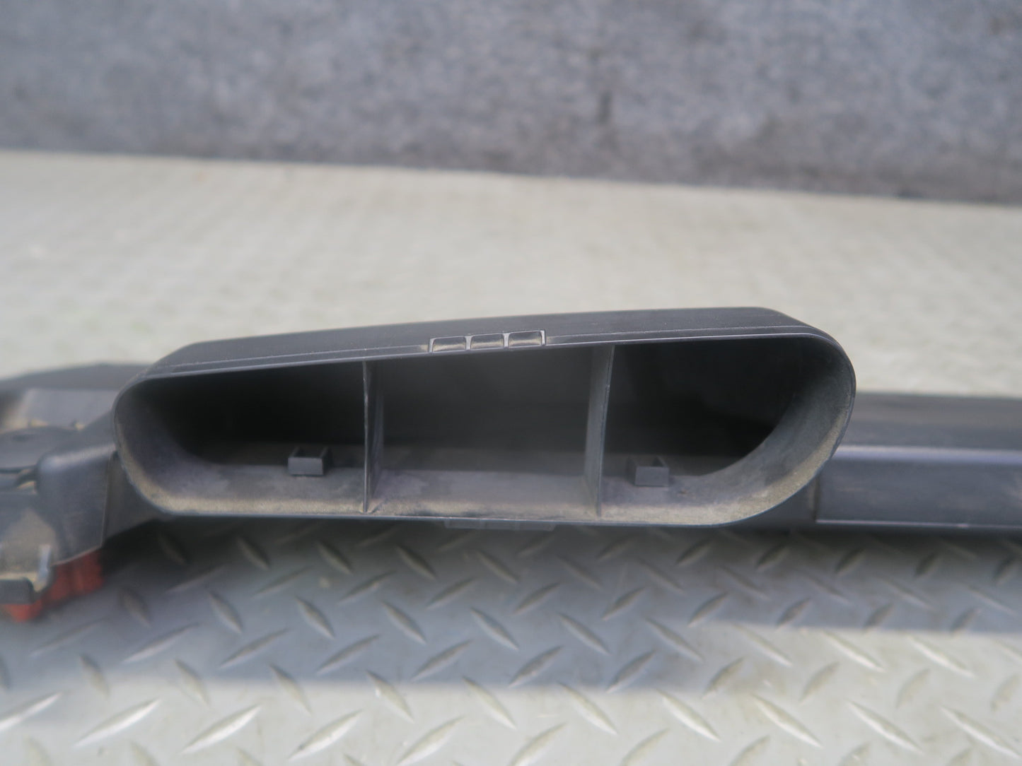 2012-2015 Mercedes R172 SLK250 Engine Front Upper Radiator Air Intake Duct
